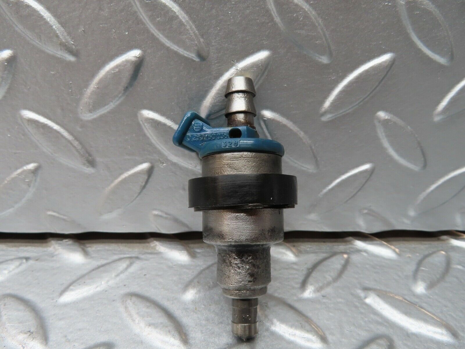 20689 Mercedes-Benz R107 450SL Fuel Injector Bosch 0280150036