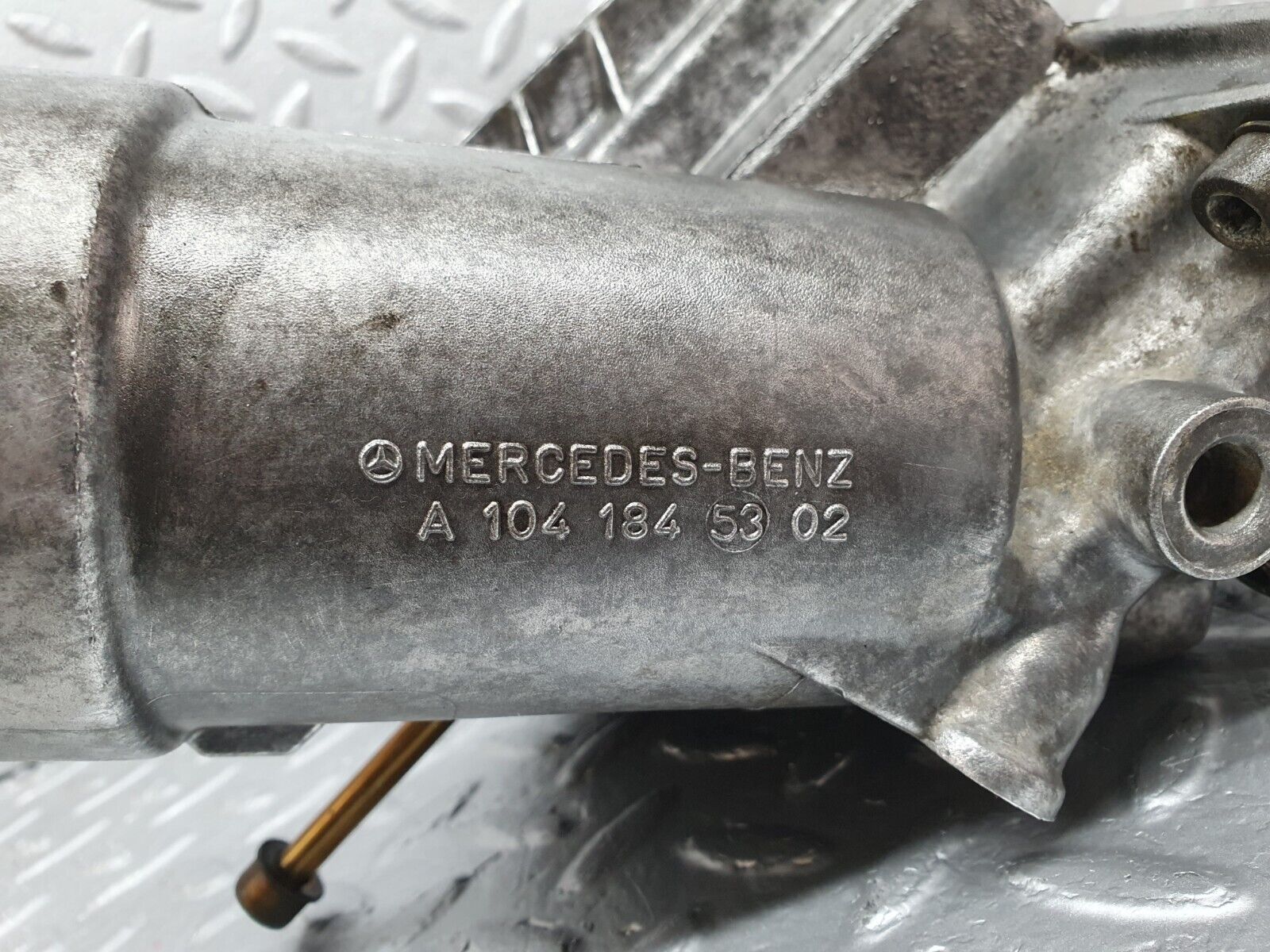 42564 Mercedes-Benz R129 320SL Coupe Oil Filter Housing 1041845302 1041840608 1041840095