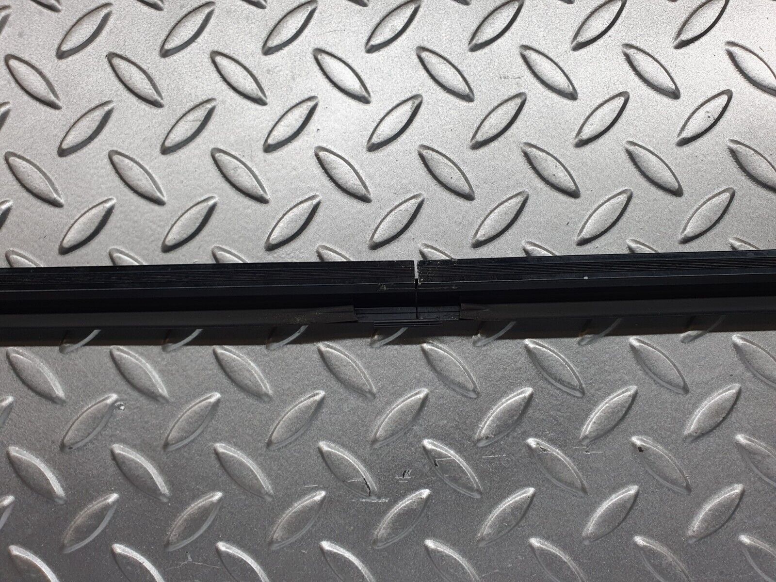 41932 Mercedes-Benz W202 C200 Rear Windscreen Frame 2026710236 2026710136