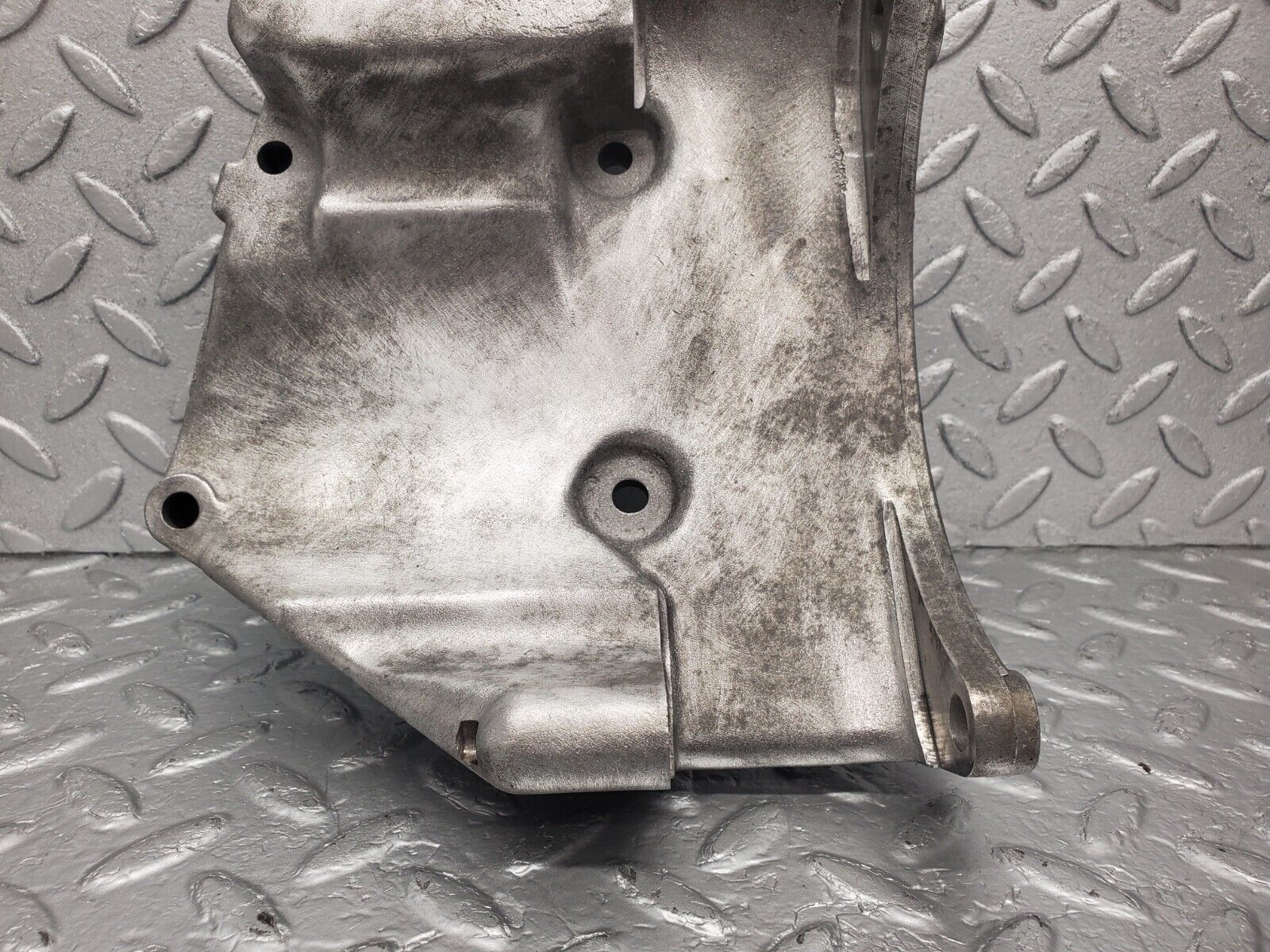 46161 Mercedes-Benz W124 280E Alternator Generator Bracket 1041550135