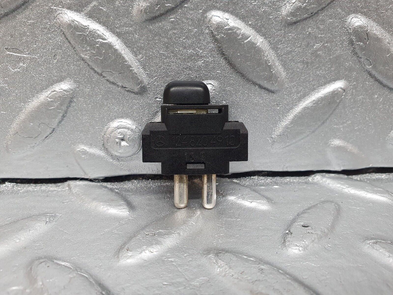 41650 Mercedes-Benz W124 200E Child Lock Control Switch 1248204910