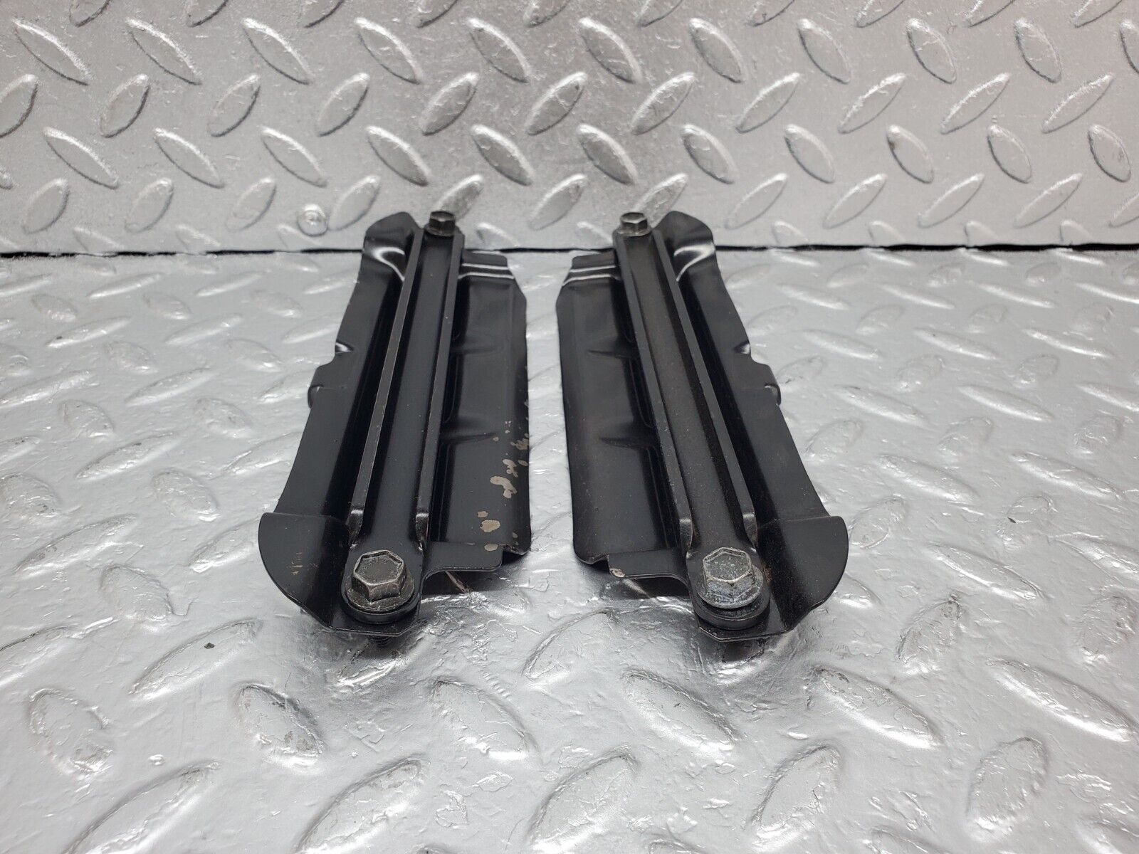 44853 Mercedes-Benz W124 220E Seat Belt Guide Bracket