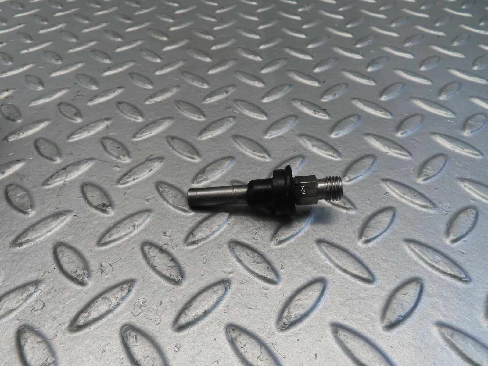 11040 Mercedes-Benz R107 W116 Fuel Injector Bosch 0437502010