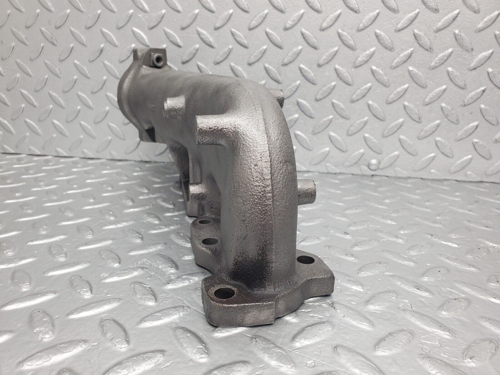 46165 Mercedes-Benz W124 280E Exhaust Manifold Cylinder 1-3 1041422601