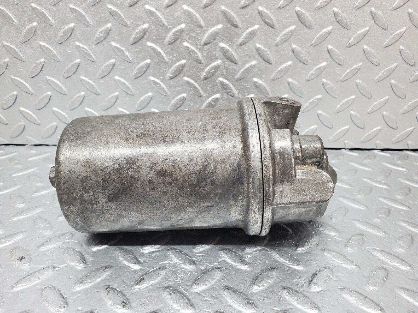 44482 Mercedes-Benz W123 280E Oil Filter Housing 1101802611