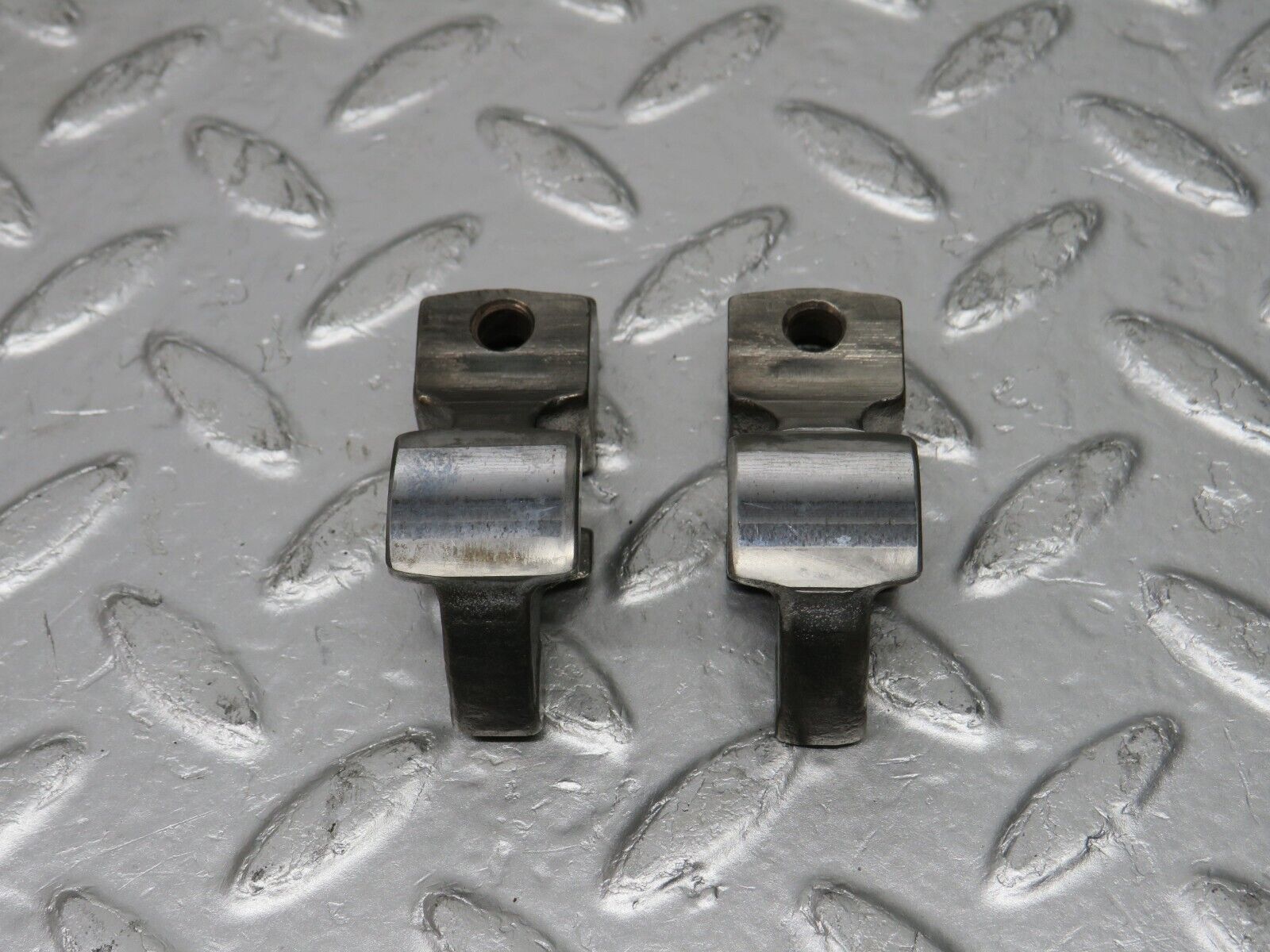 33008 Mercedes-Benz C107 R107 350 V8 Valve Rocker Arm With Spring & Tappet