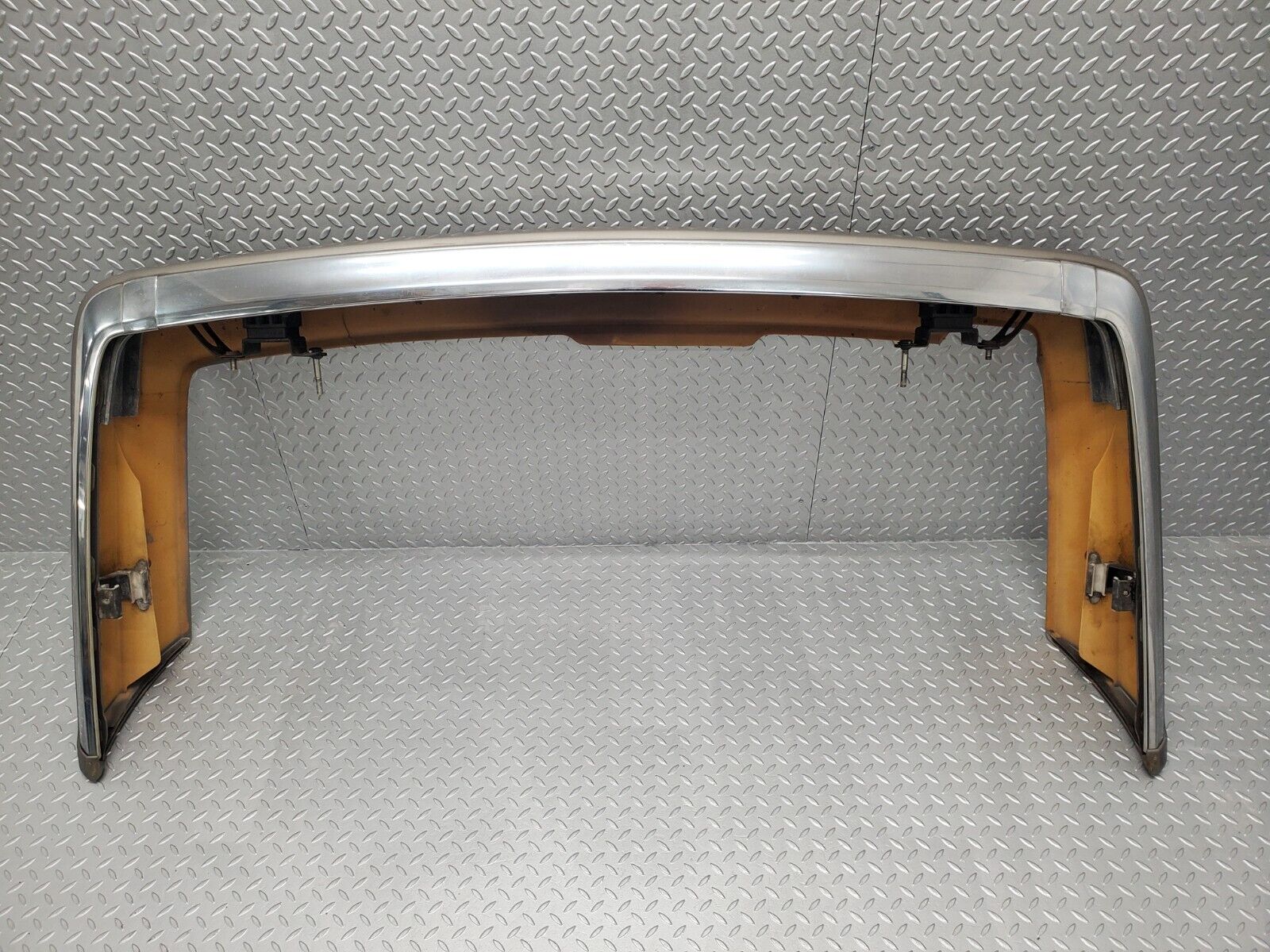 46074 Mercedes-Benz W126 420SE Rear Bumper 1268851105