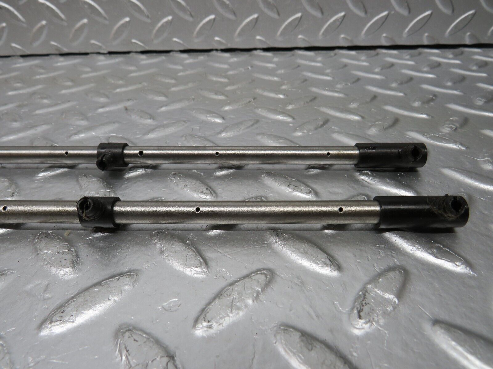 33025 Mercedes-Benz C107 R107 350 V8 Camshaft Oil Tube