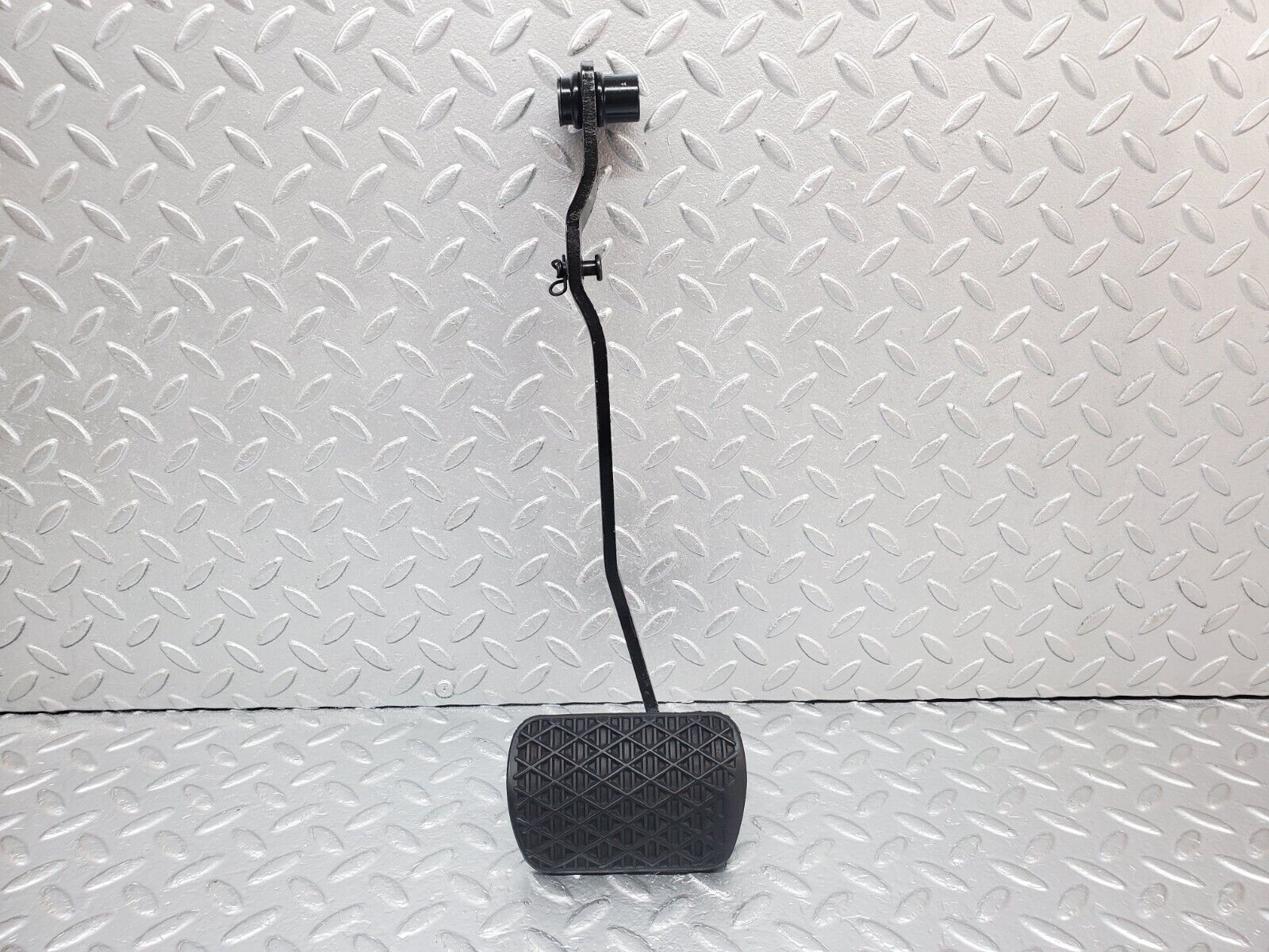 44285 Mercedes-Benz W123 280E Brake Pedal With Rubber 1232910082