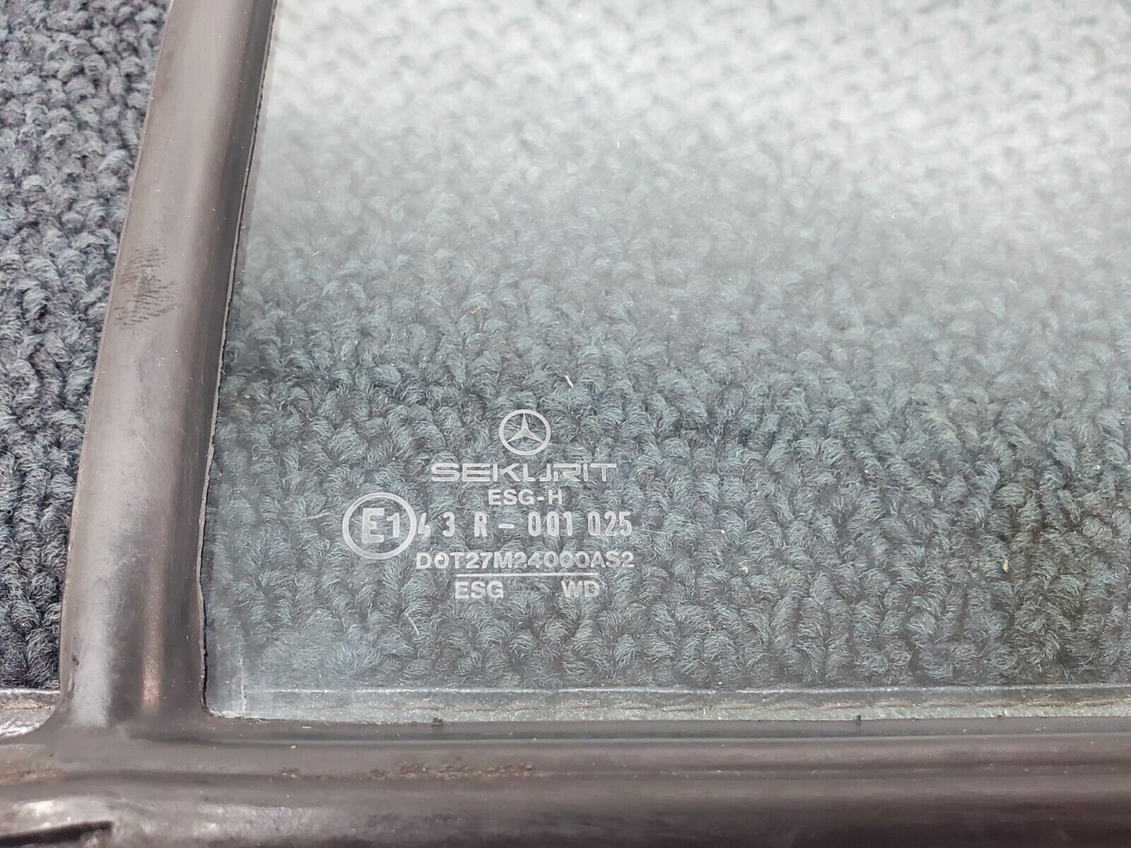45803 Mercedes-Benz W126 420SE Rear Left Quarter Window Glass 1267350124