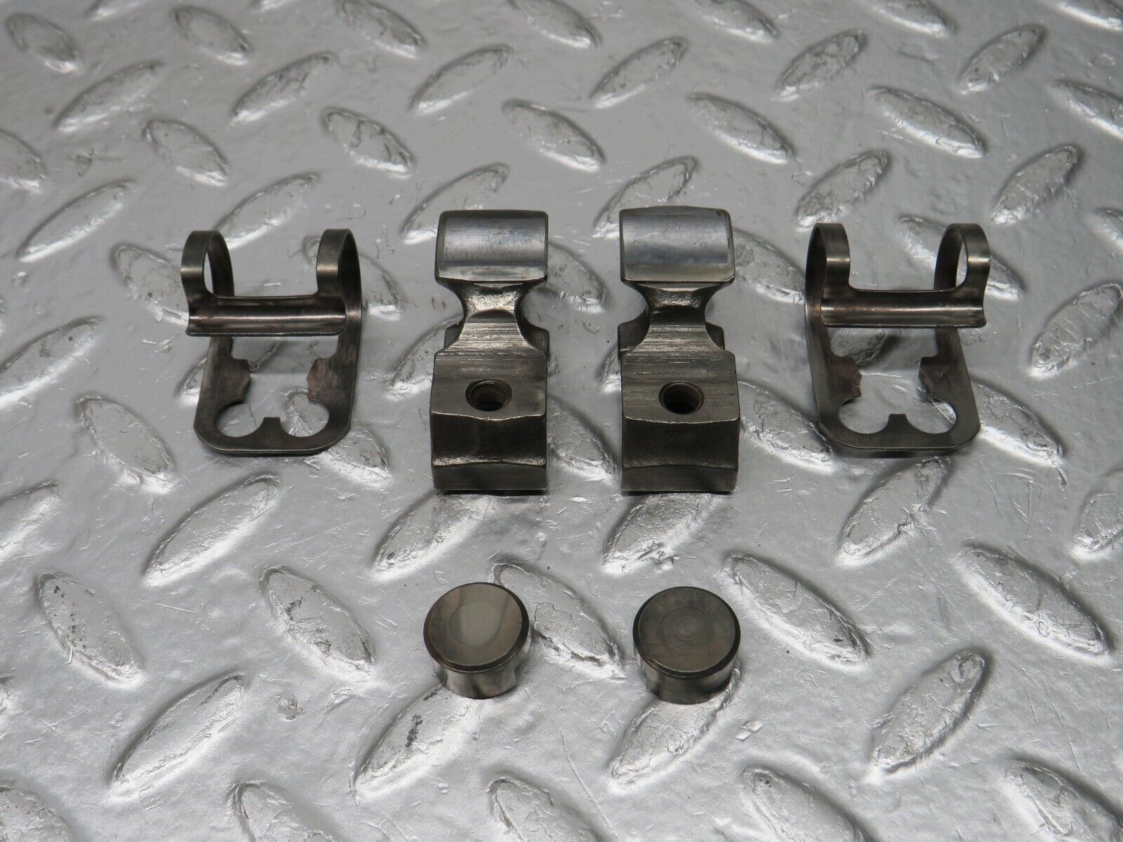 33006 Mercedes-Benz C107 R107 350 V8 Valve Rocker Arm With Spring & Tappet