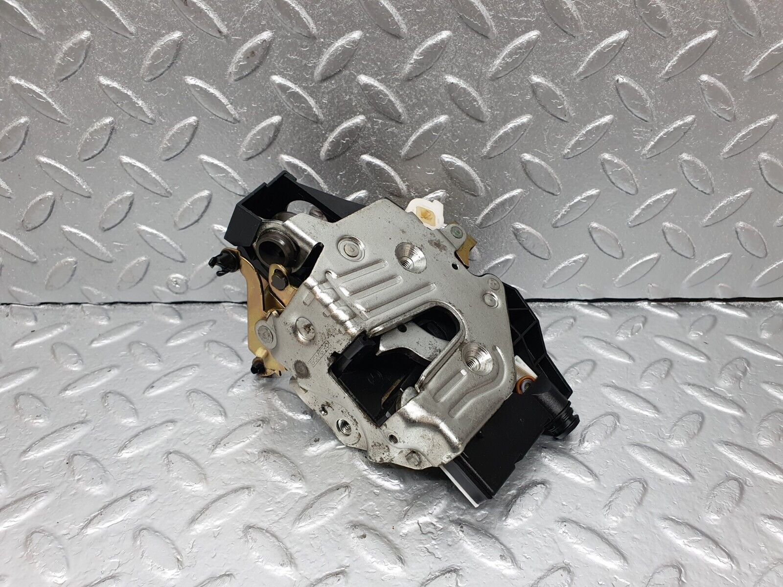 42219 Mercedes-Benz R129 320SL Coupe Right Door Lock Mechanism