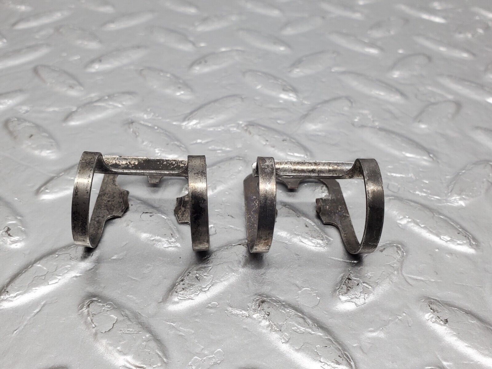 45477 Mercedes-Benz 280E M110.988 Valve Rocker Arm With Retaining Spring