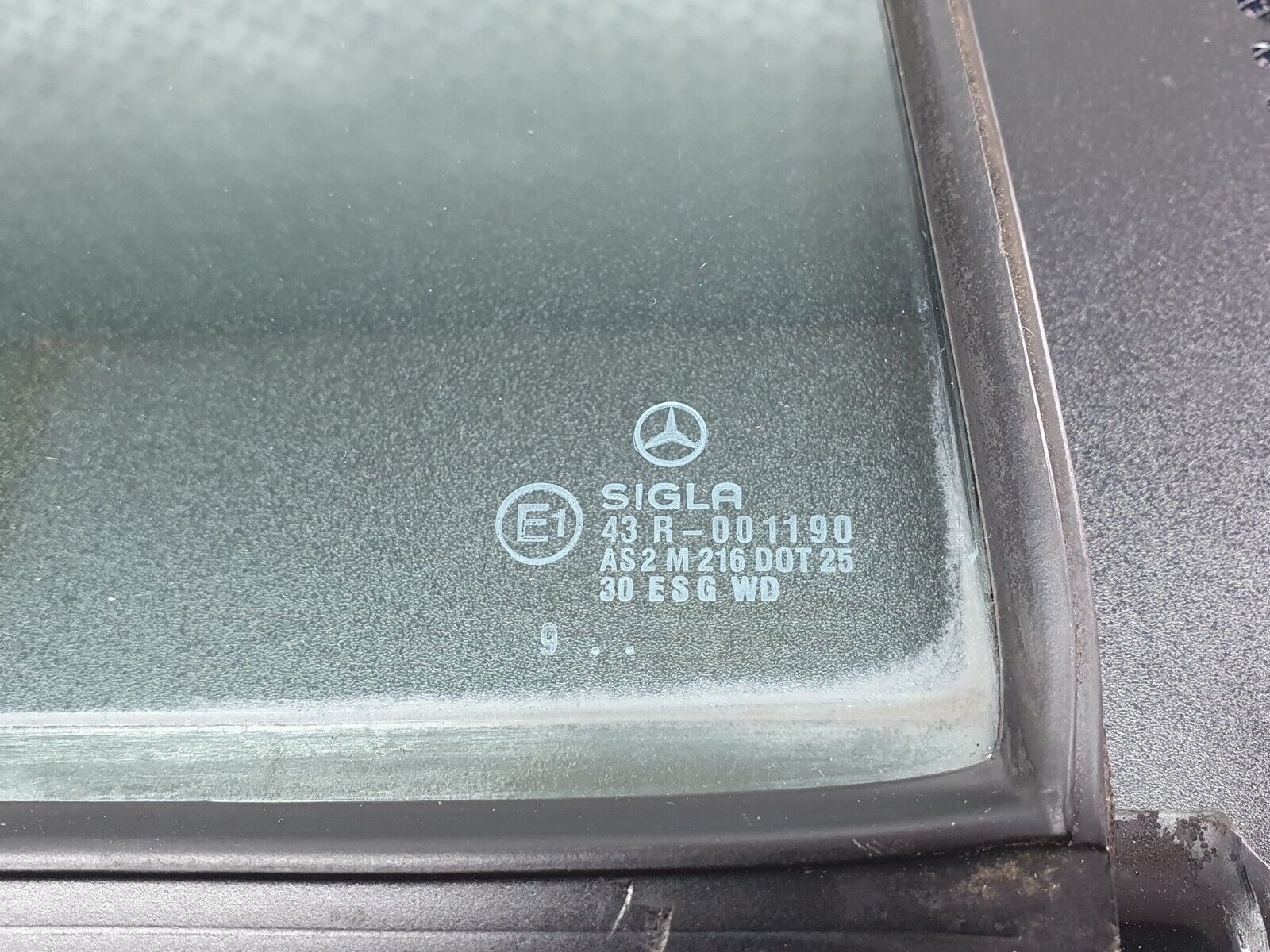 42870 Mercedes-Benz W201 190 2.0L Rear Right Quarter Window Glass 2017350624