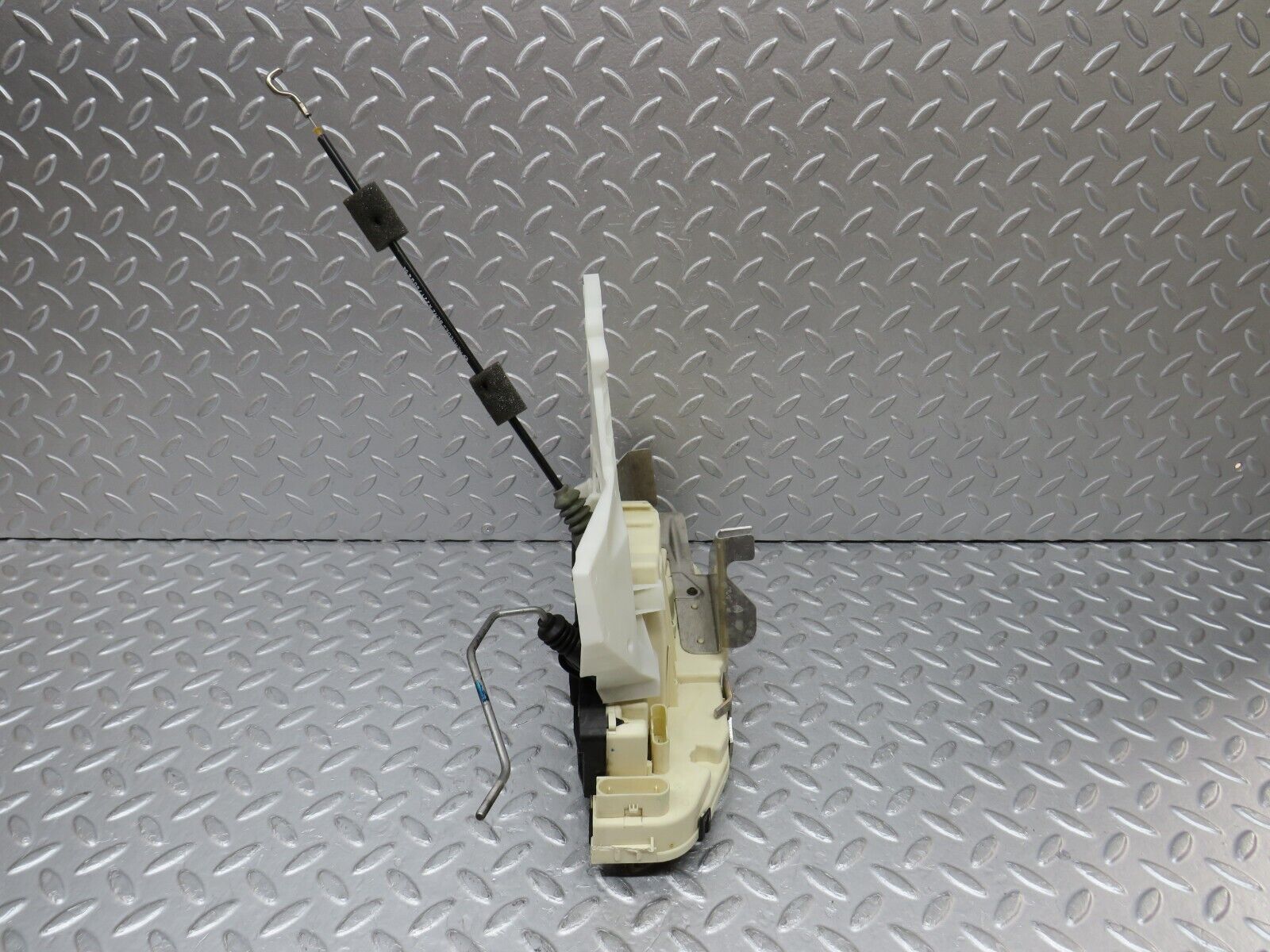 35235 Mercedes-Benz W221 Front Right Door Lock Mechanism 2217202835