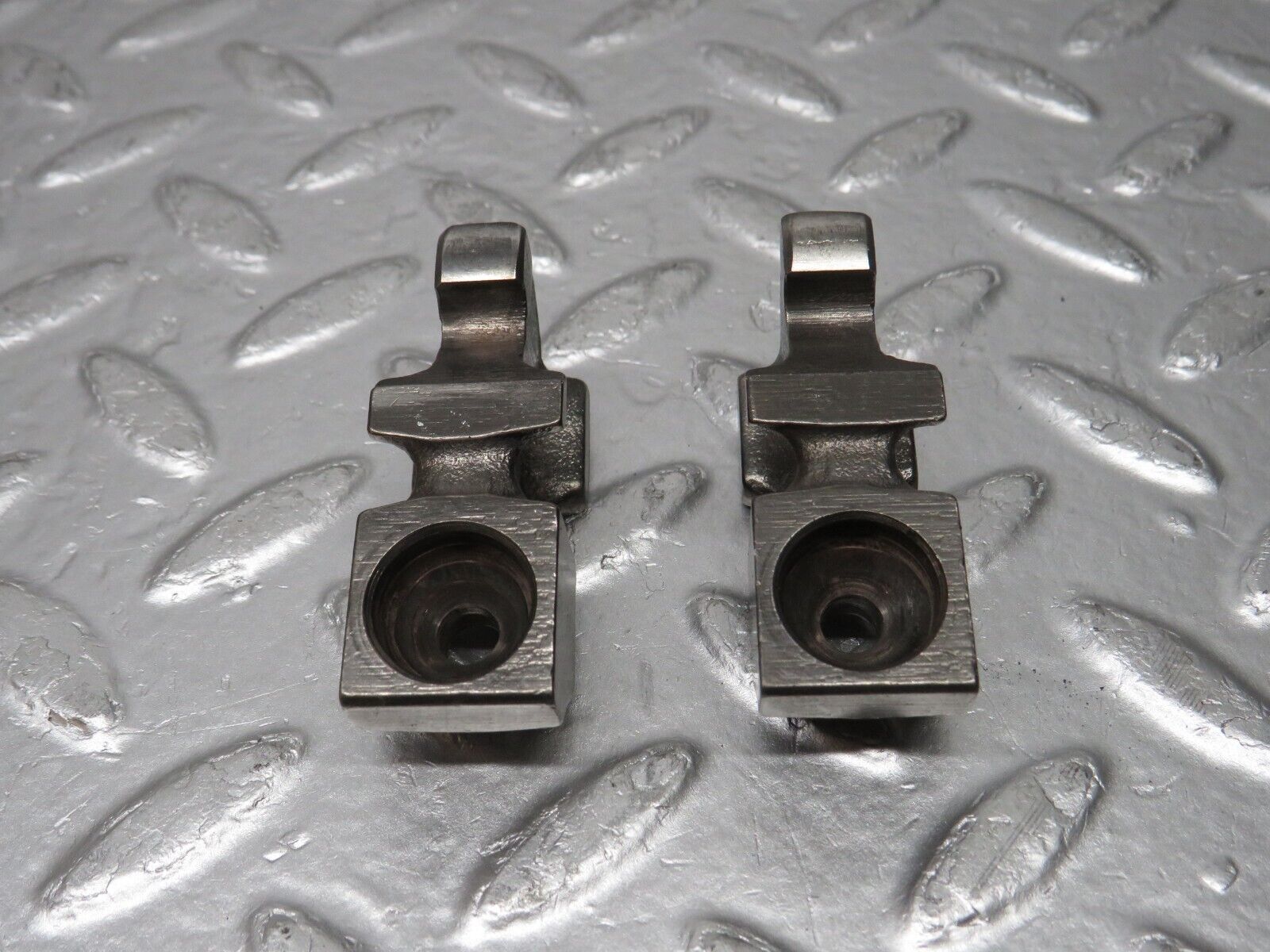 33002 Mercedes-Benz C107 R107 350 V8 Valve Rocker Arm With Spring & Tappet