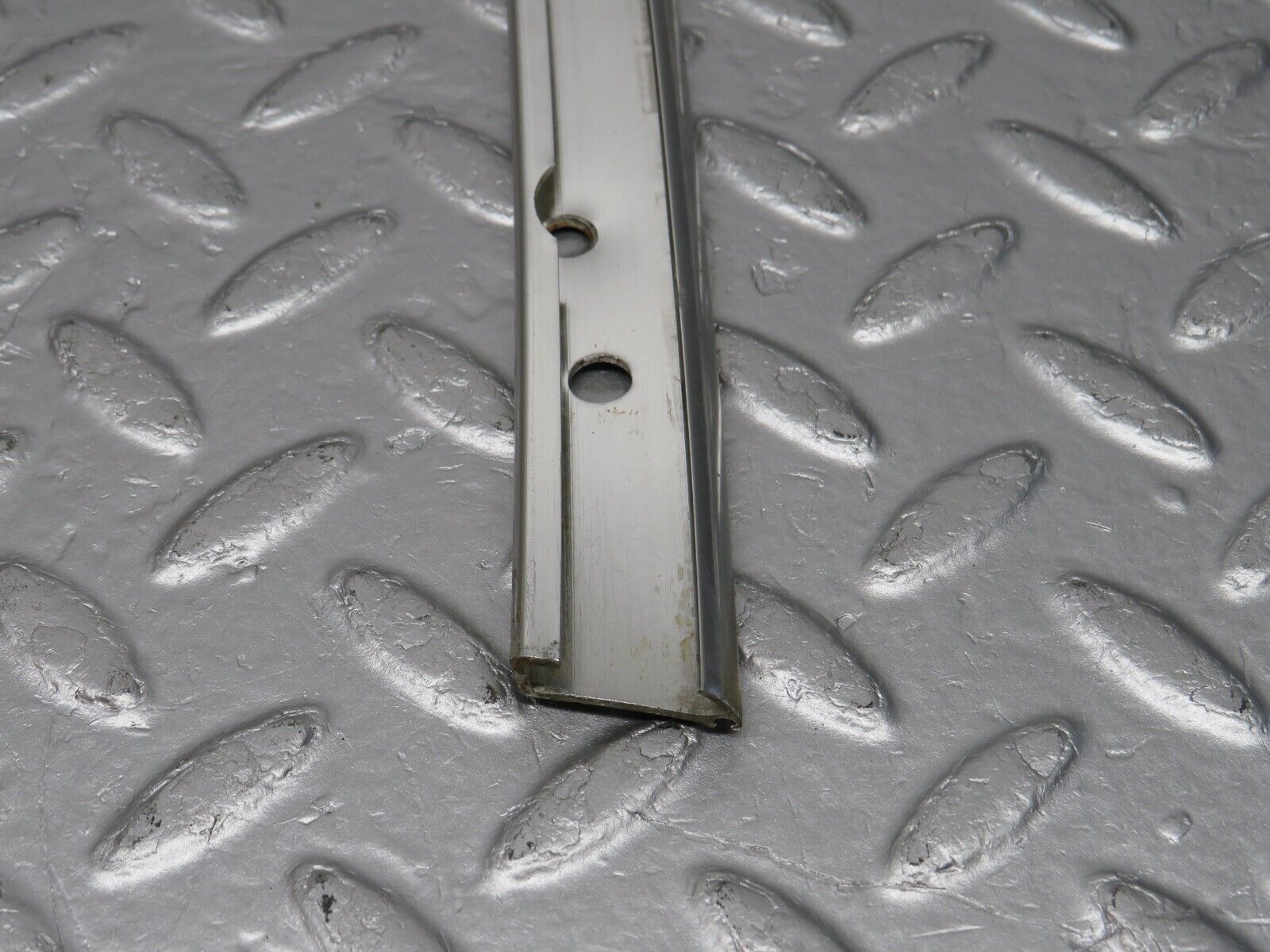 39858 Mercedes-Benz R107 350SL Hardtop B Pillar Chrome Trim Left Side