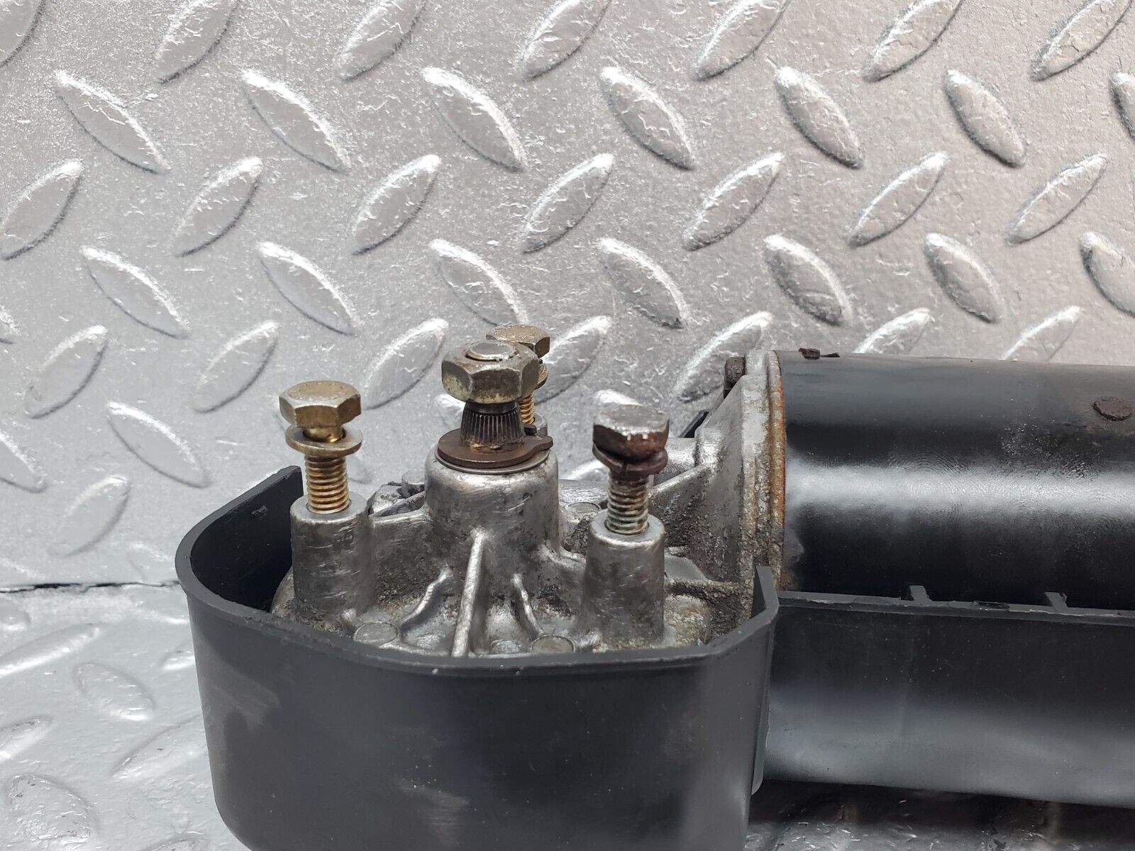 45821 Mercedes-Benz W126 420SE Windscreen Wiper Motor & Cover Bosch 0390341086 3390591015