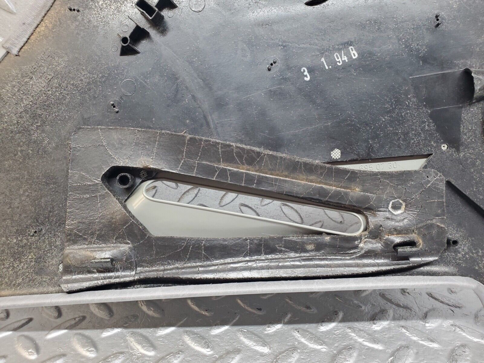 44638 Mercedes-Benz W124 220E C Pillar Cover Panel Left Side Grey 1246950730