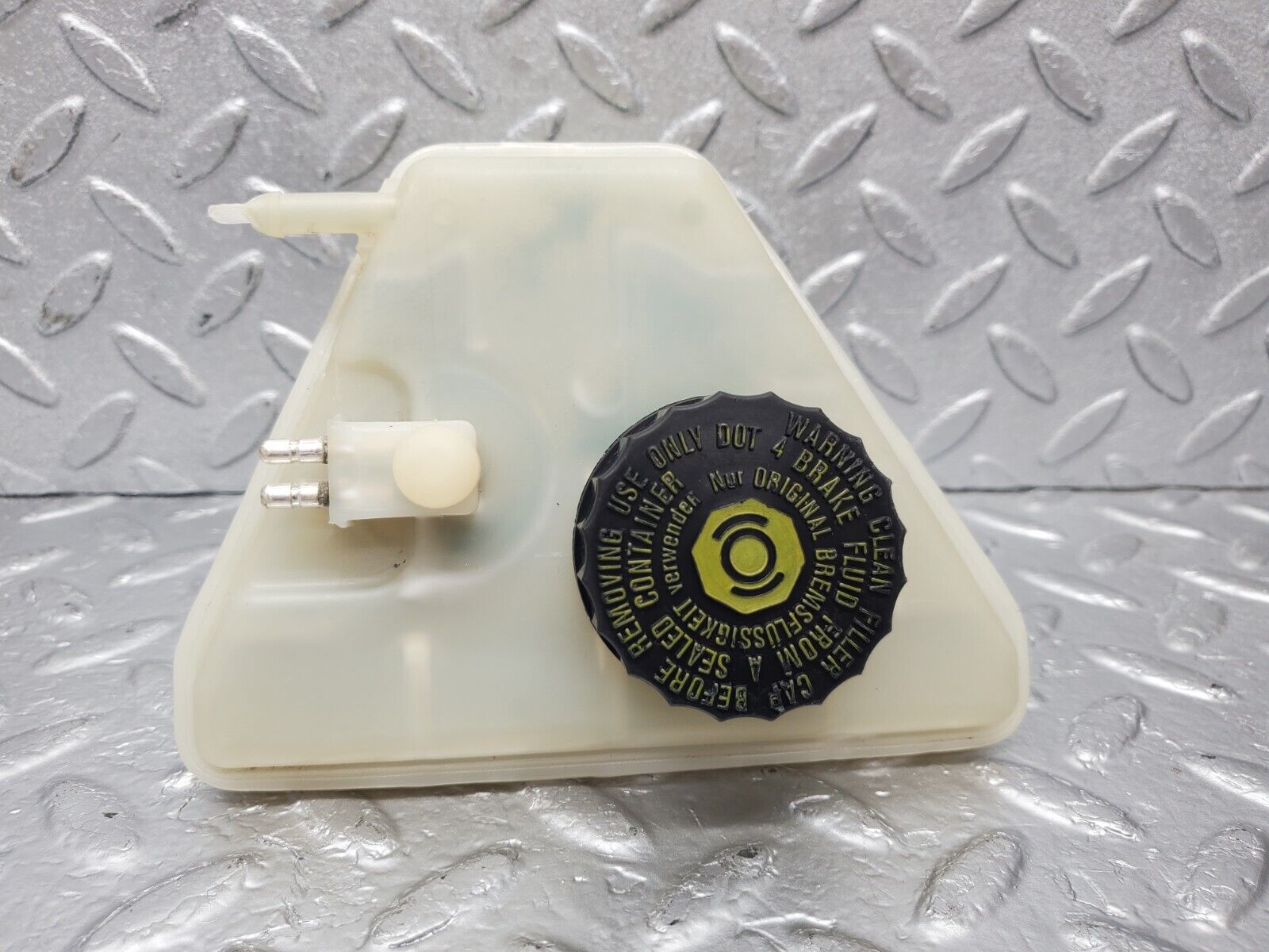 46770 Mercedes-Benz R129 320SL Coupe Brake Fluid Reservoir ATE 0004301102