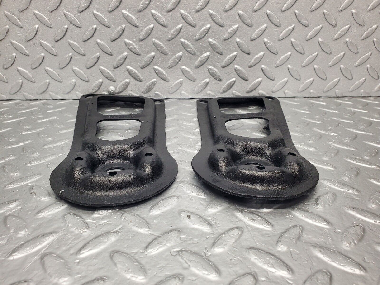 46567 Mercedes-Benz C123 280CE Coupe Rear Suspension Axle Mounting Bracket