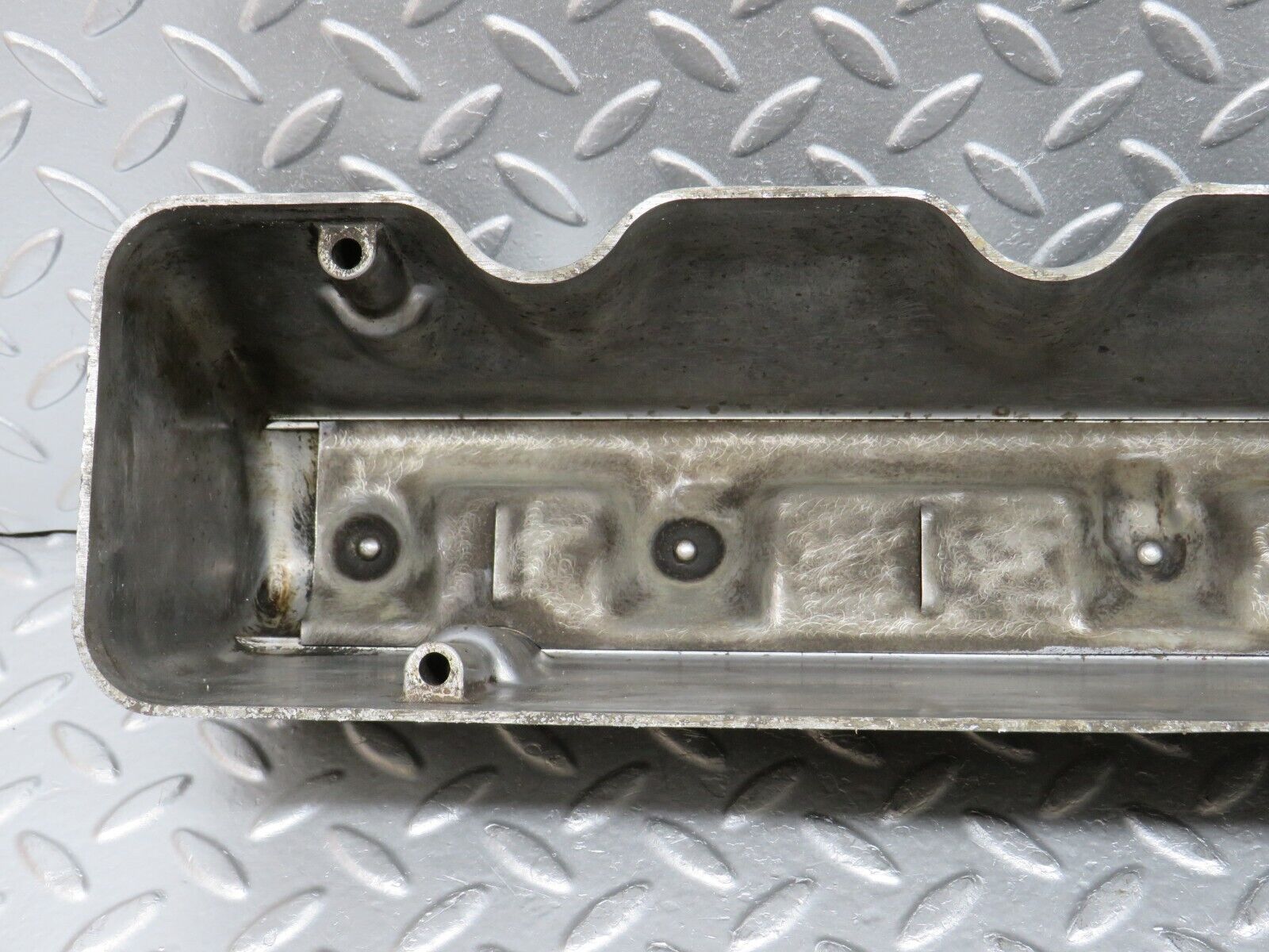 32770 Mercedes-Benz C107 R107 350 V8 Cylinder Head Valve Cover Left 1160161805