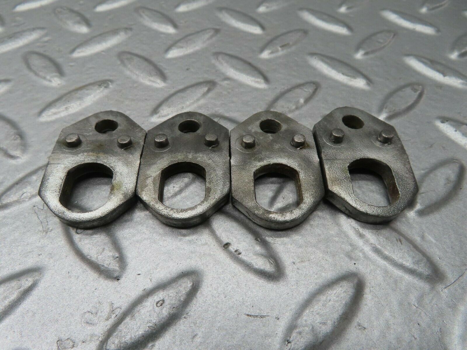 15635 Mercedes-Benz R107 450SL Fuel Injector Bracket 4pcs