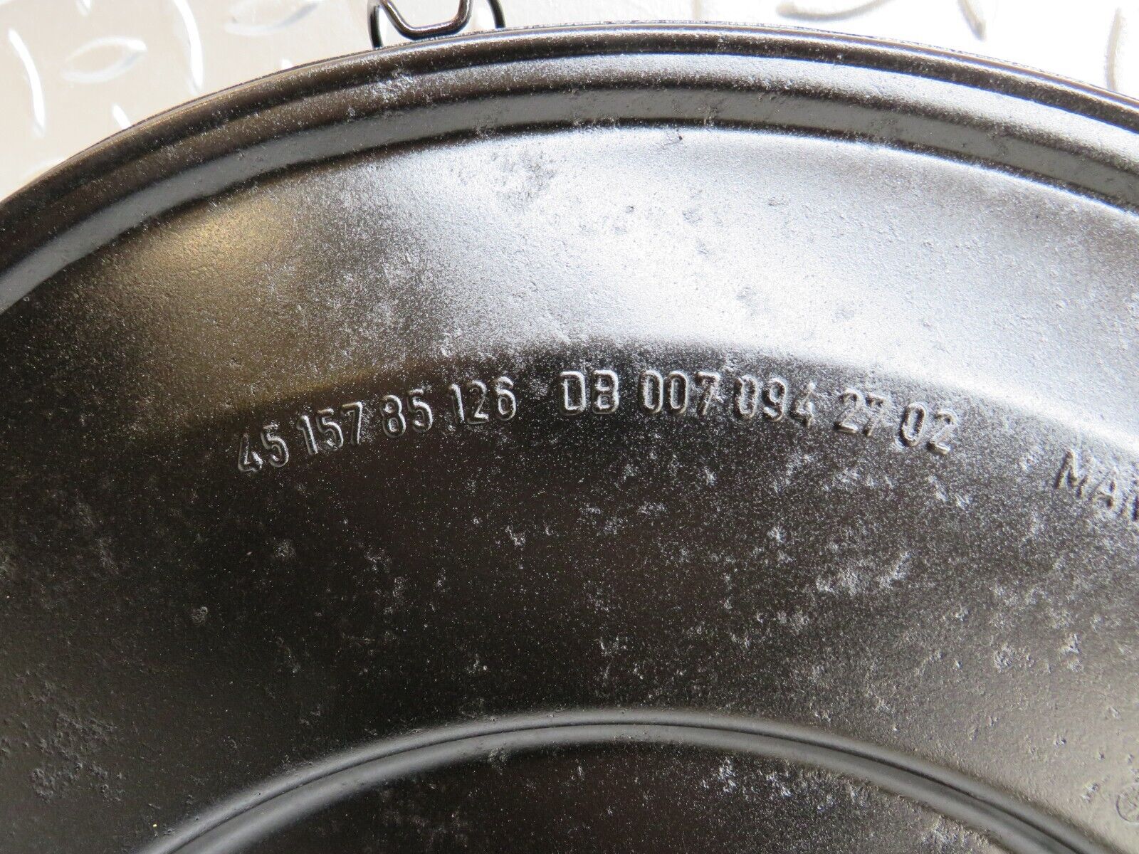 33558 Mercedes-Benz C107 R107 Air Filter Box Housing 0070942702