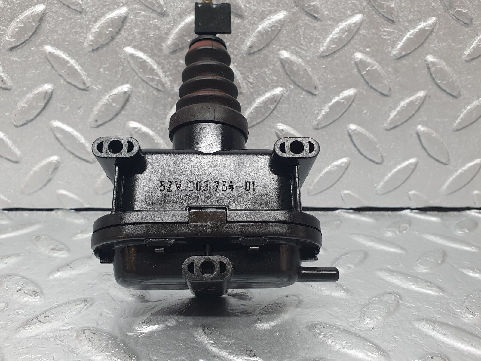 43647 Mercedes-Benz C126 380SEC Coupe Left Door Lock Vacuum Actuator