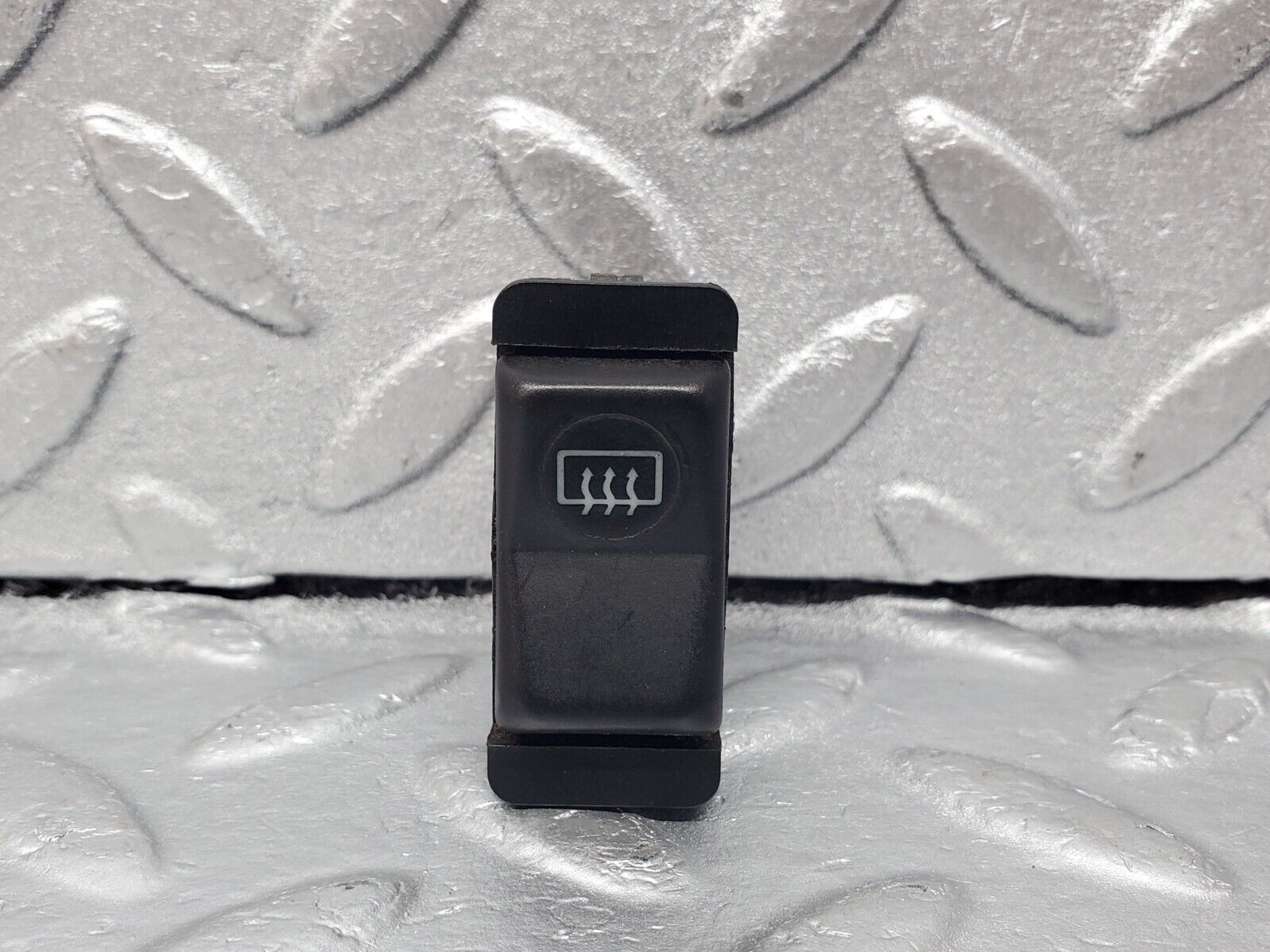 45656 Mercedes-Benz W126 420SE Rear Windscreen Defroster Switch 0008206110