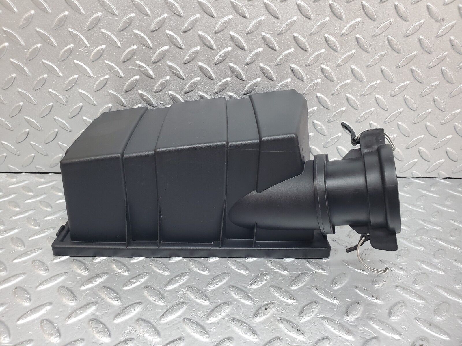 44766 Mercedes-Benz W124 220E Air Filter Box Housing Lid