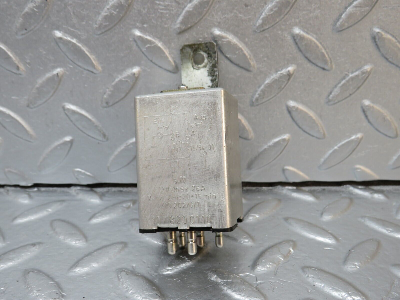 39828 Mercedes-Benz R107 350SL Heated Window Relay 1078200110