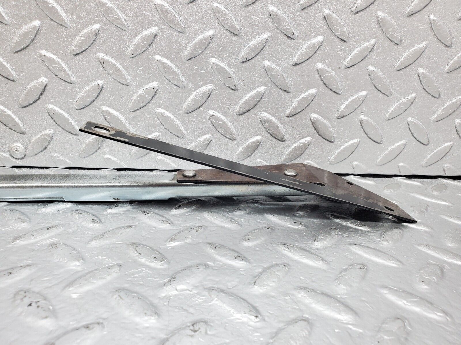 44414 Mercedes-Benz W123 280E Front Right Seat Sliding Adjust Handle