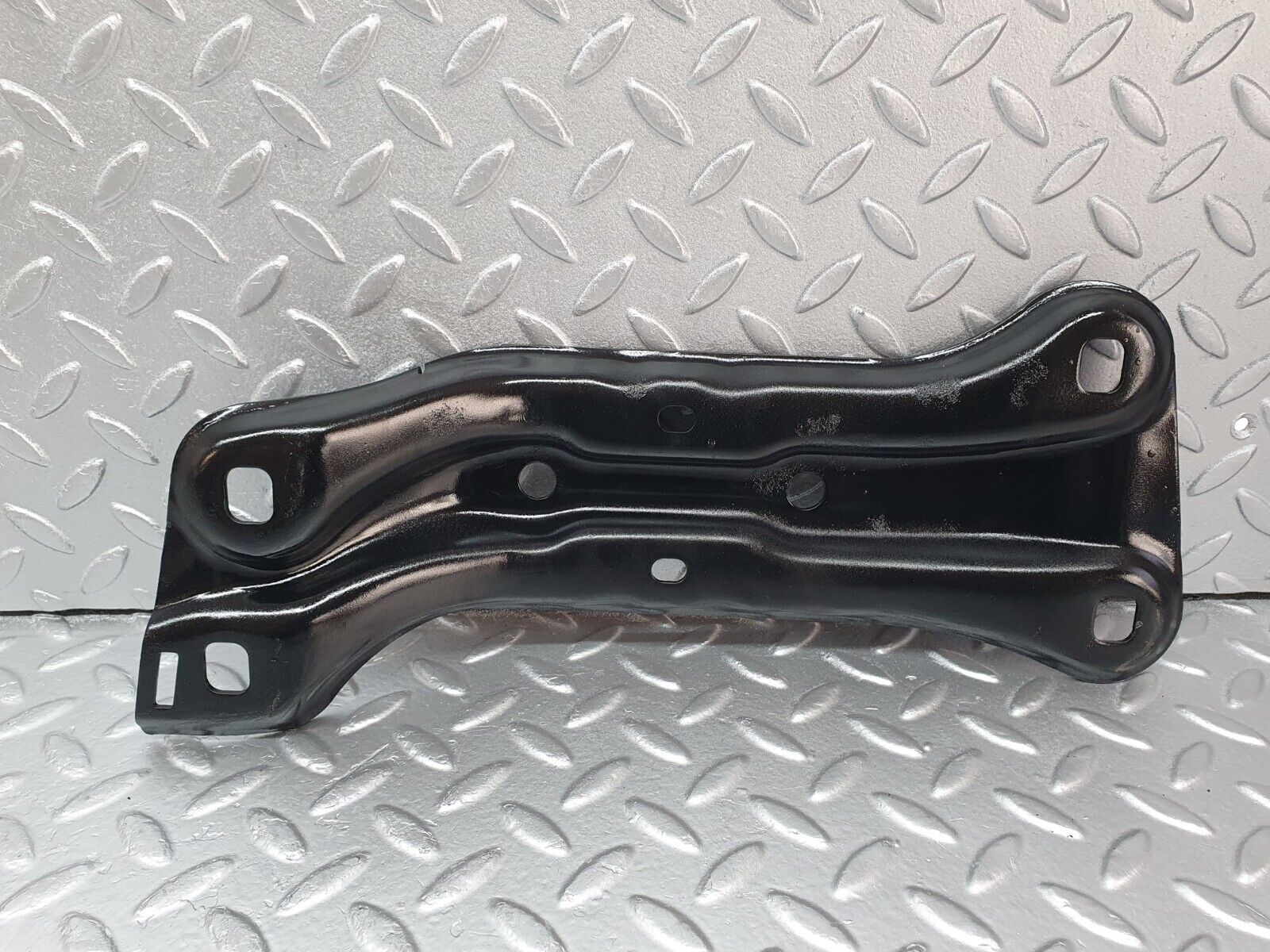 41950 Mercedes-Benz W202 C200 Gearbox Mount Bracket 2022420701