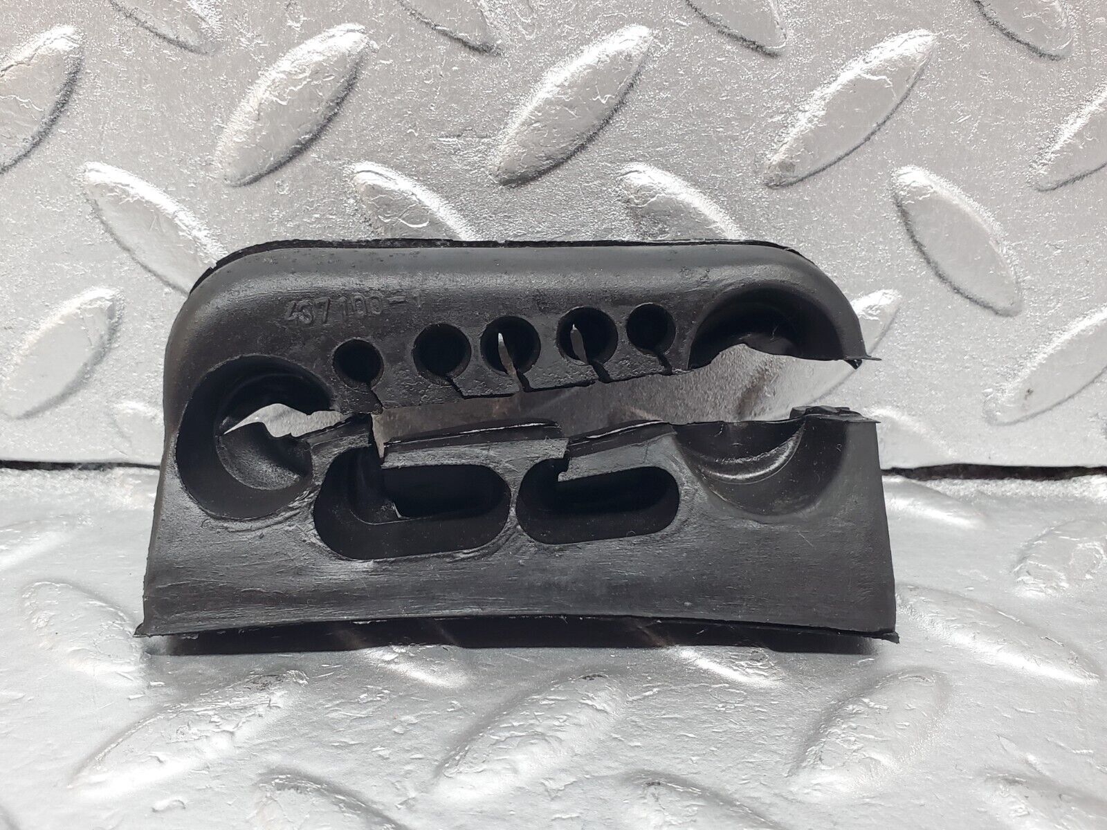 45725 Mercedes-Benz W126 420SE Firewall Grommet Right Side 1269971981