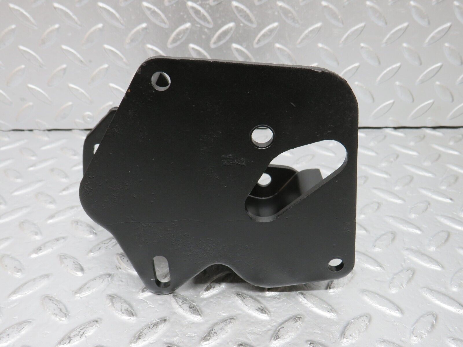 32816 Mercedes-Benz C107 R107 350 V8 Power Steering Pump Bracket
