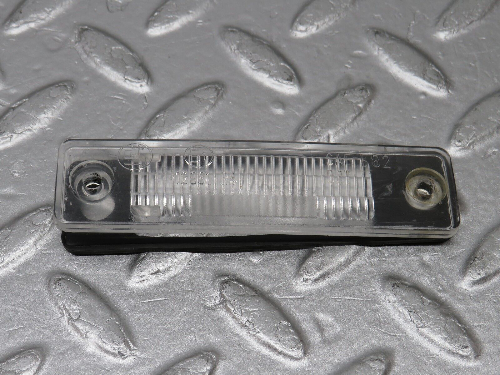 39136 Mercedes-Benz R107 500SL number Plate Light Lens 12981R4