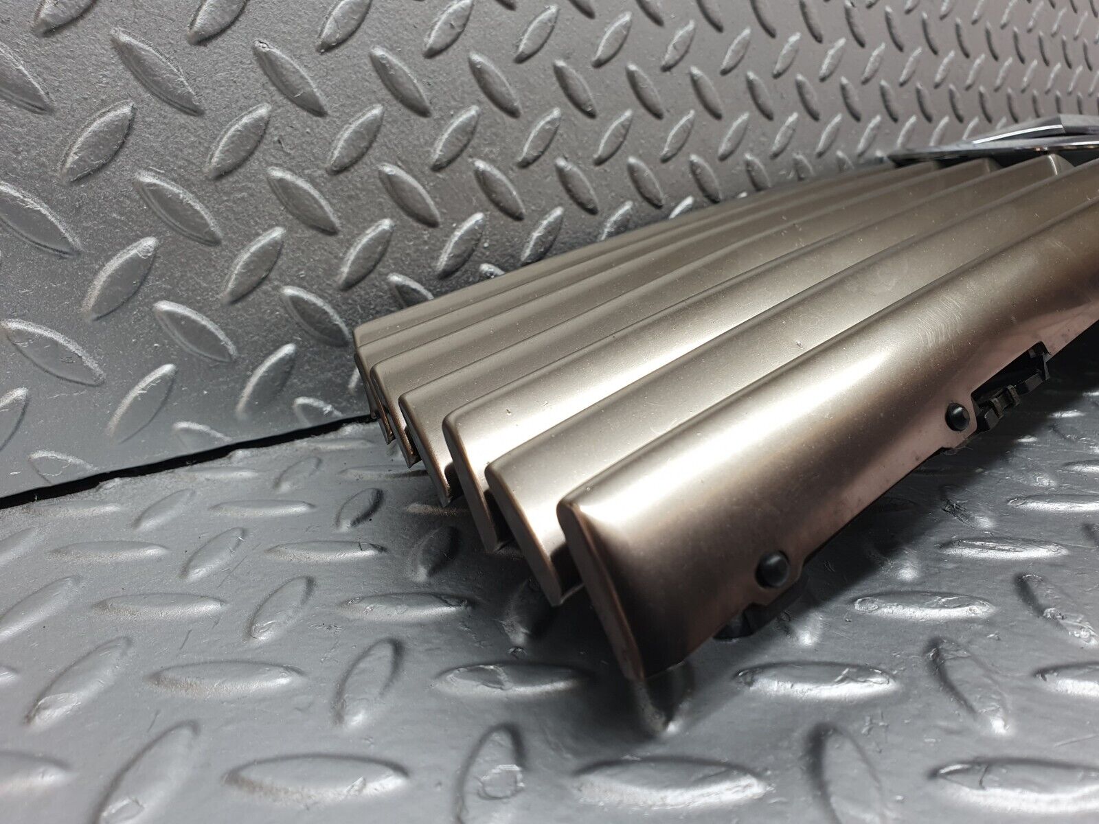 42175 Mercedes-Benz R129 320SL Coupe Bonnet Grill 7 Slat 1298800185