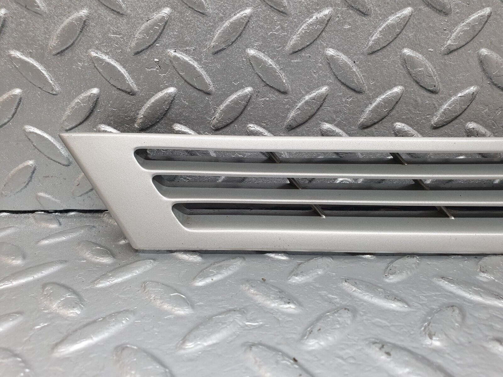 42740 Mercedes-Benz W201 190 2.0L C Pillar Exterior Cover Left Side 2016980189