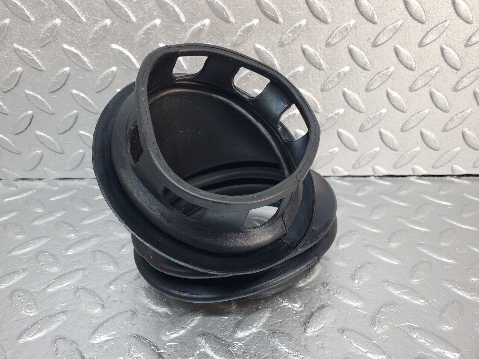 45672 Mercedes-Benz W126 420SE Fuse Box Rubber Grommet 1265450146