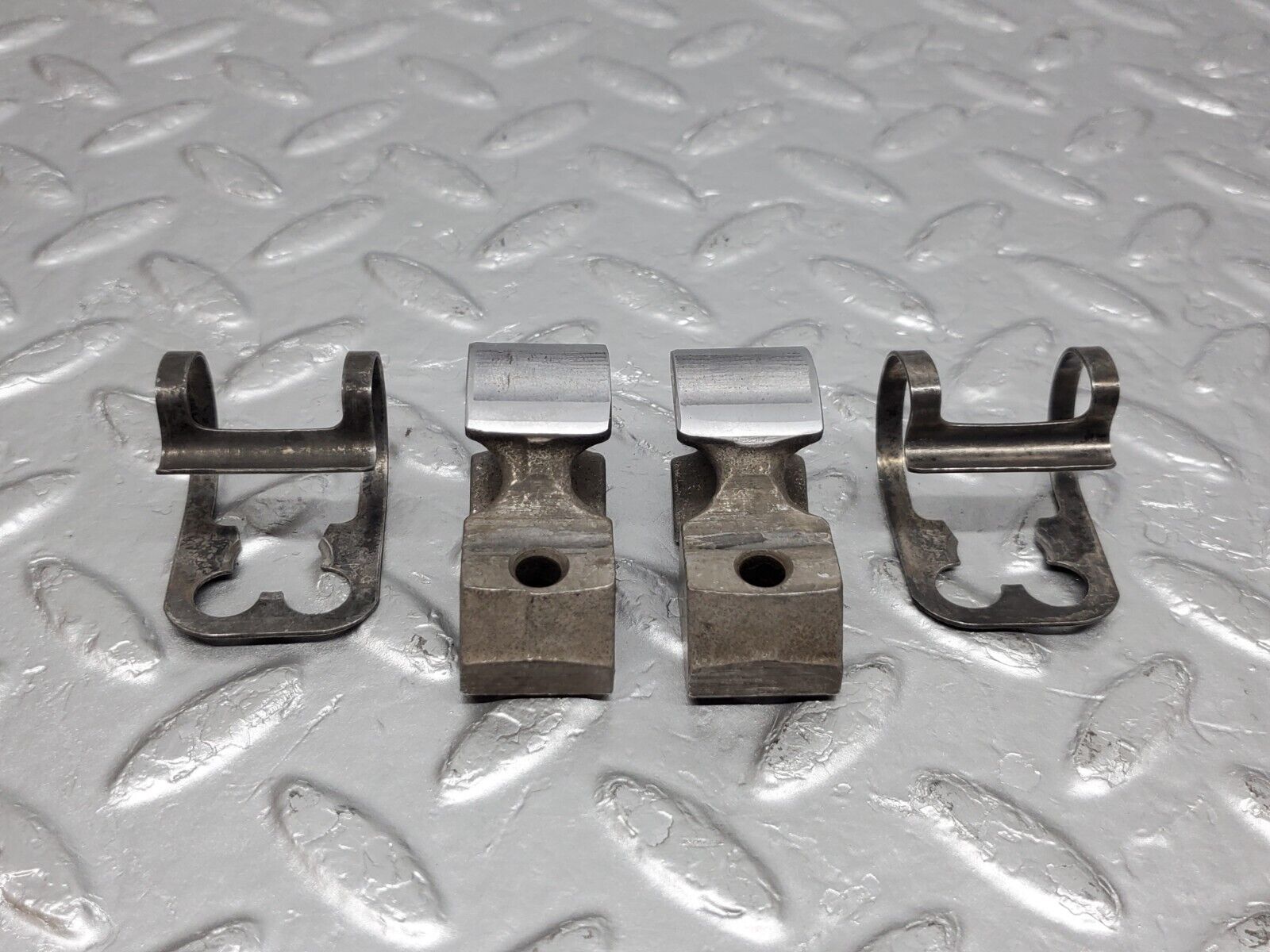 45480 Mercedes-Benz 280E M110.988 Valve Rocker Arm With Retaining Spring