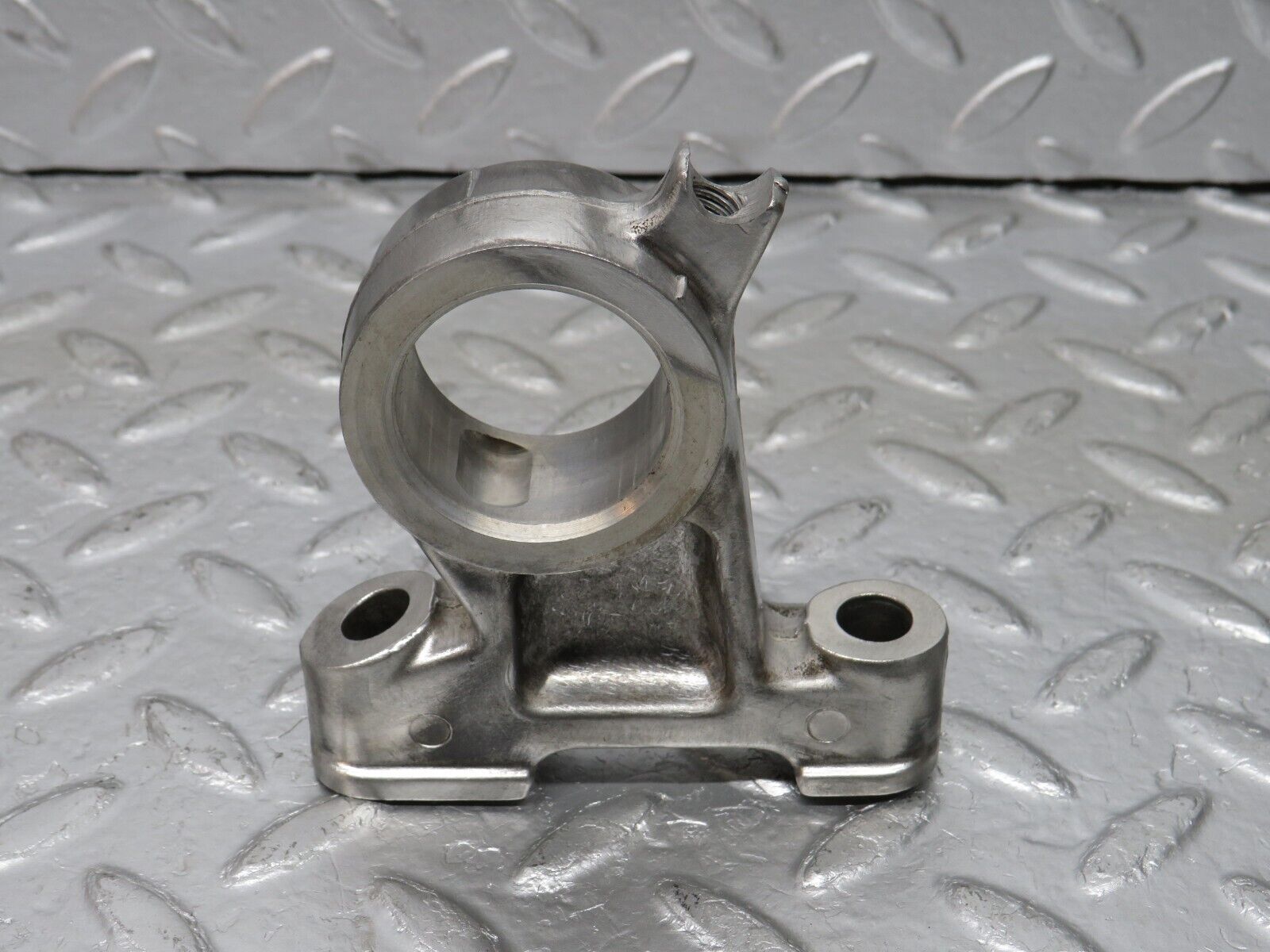 32993 Mercedes-Benz C107 R107 350 V8 Camshaft Tower Bearing 1160511810