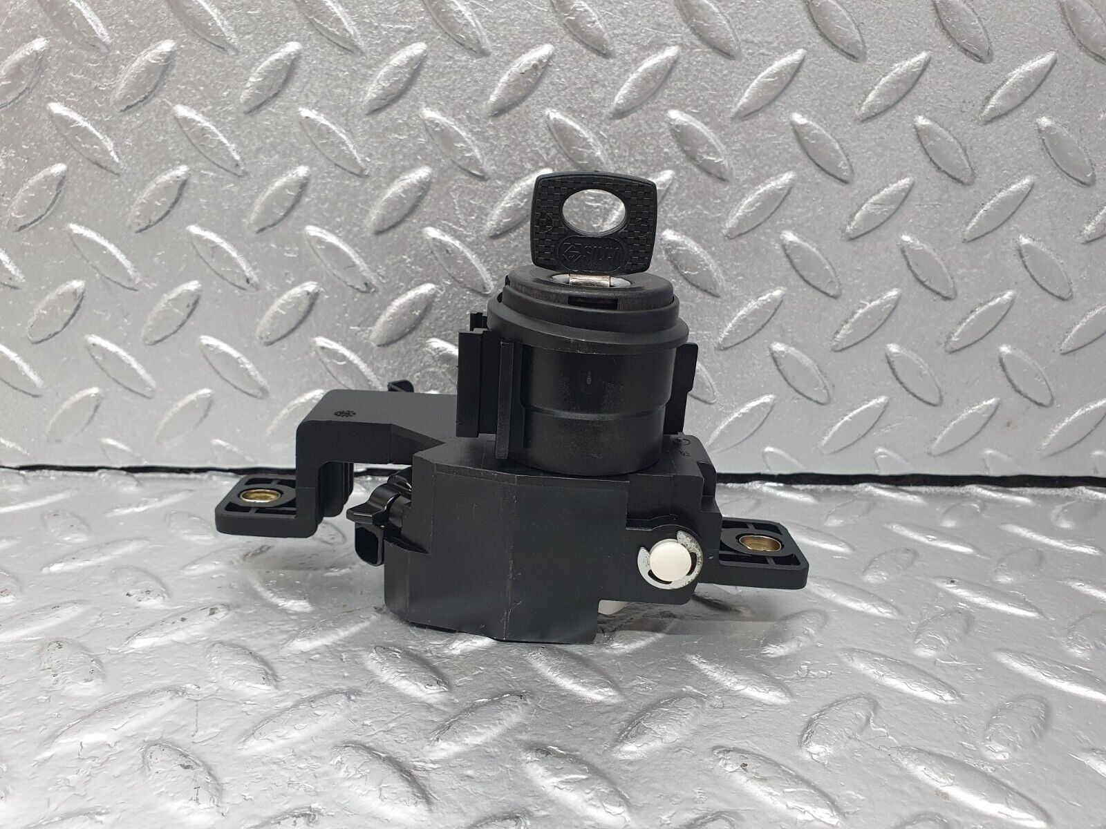 42573 Mercedes-Benz R129 320SL Coupe Trunk Lock With Key