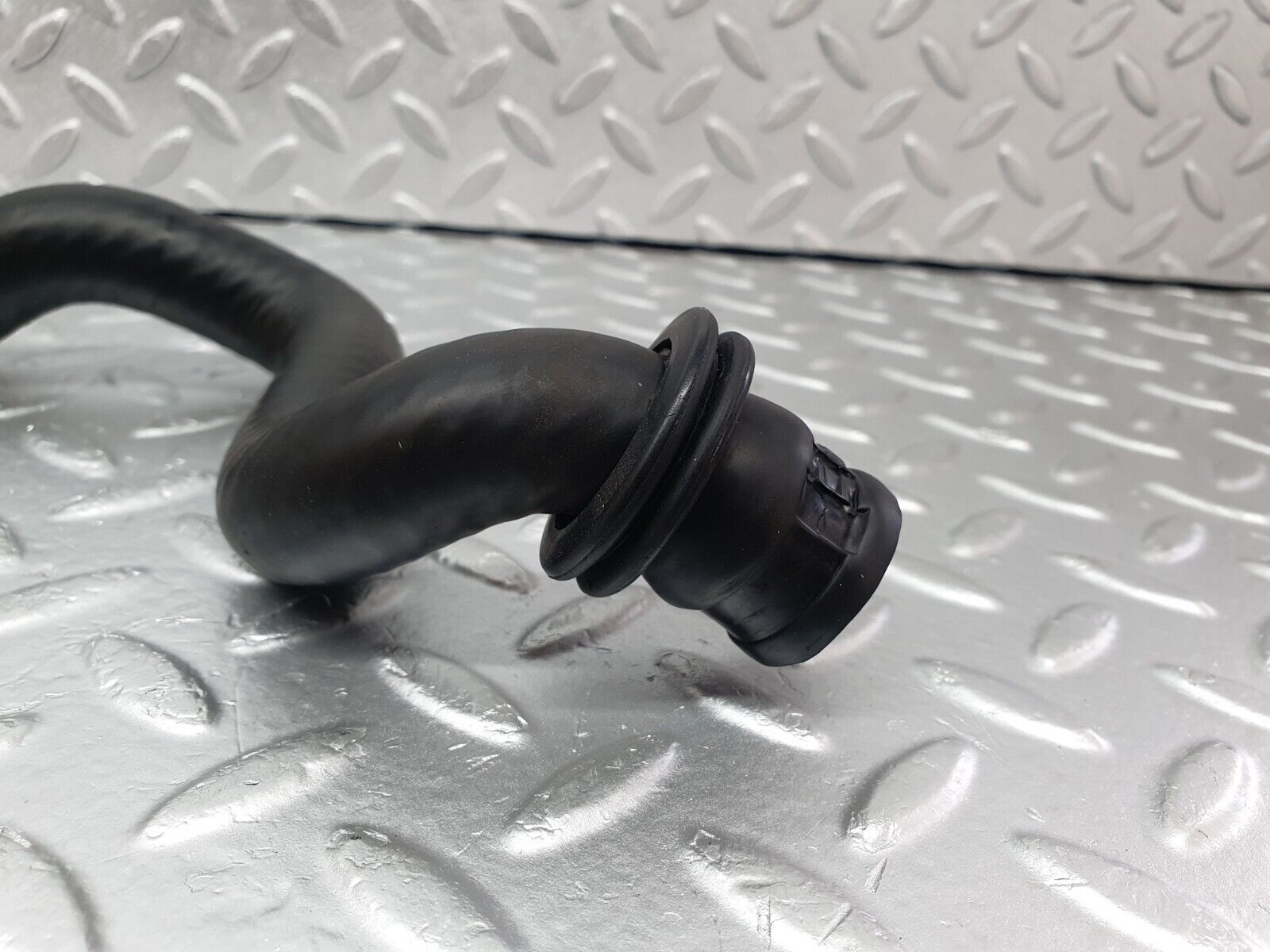 43682 Mercedes-Benz C126 380SEC Coupe Heater Hose Pipe 1268321094