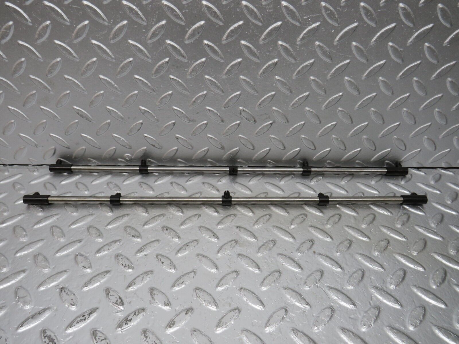 33025 Mercedes-Benz C107 R107 350 V8 Camshaft Oil Tube