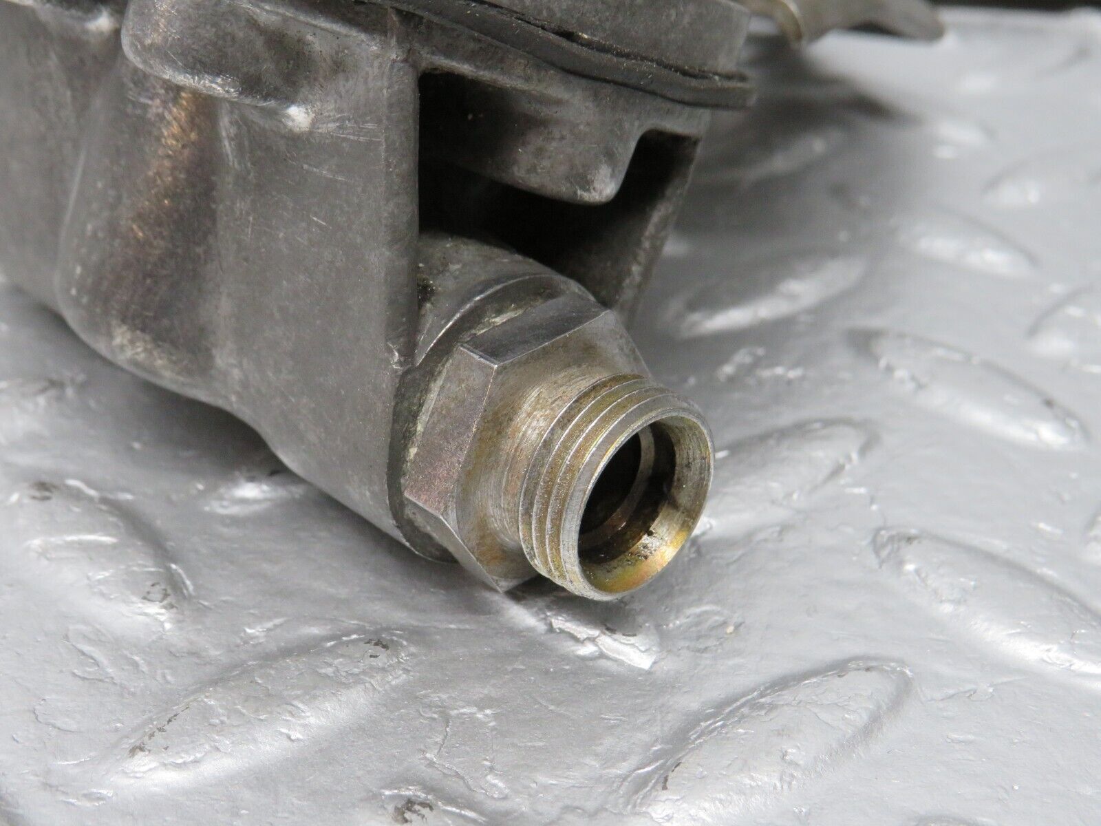 39888 Mercedes-Benz R107 350SL Oil Pressure Damper 1161870494 1161870196