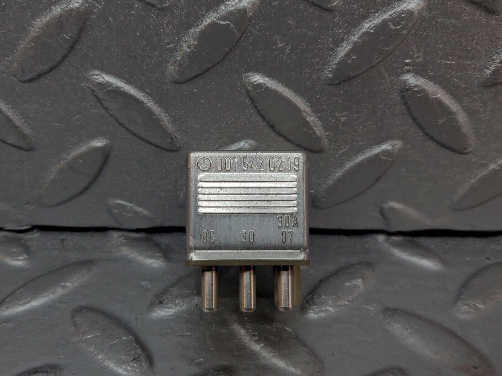 44360 Mercedes-Benz W123 280E Multi Purpose Relay 0015420219