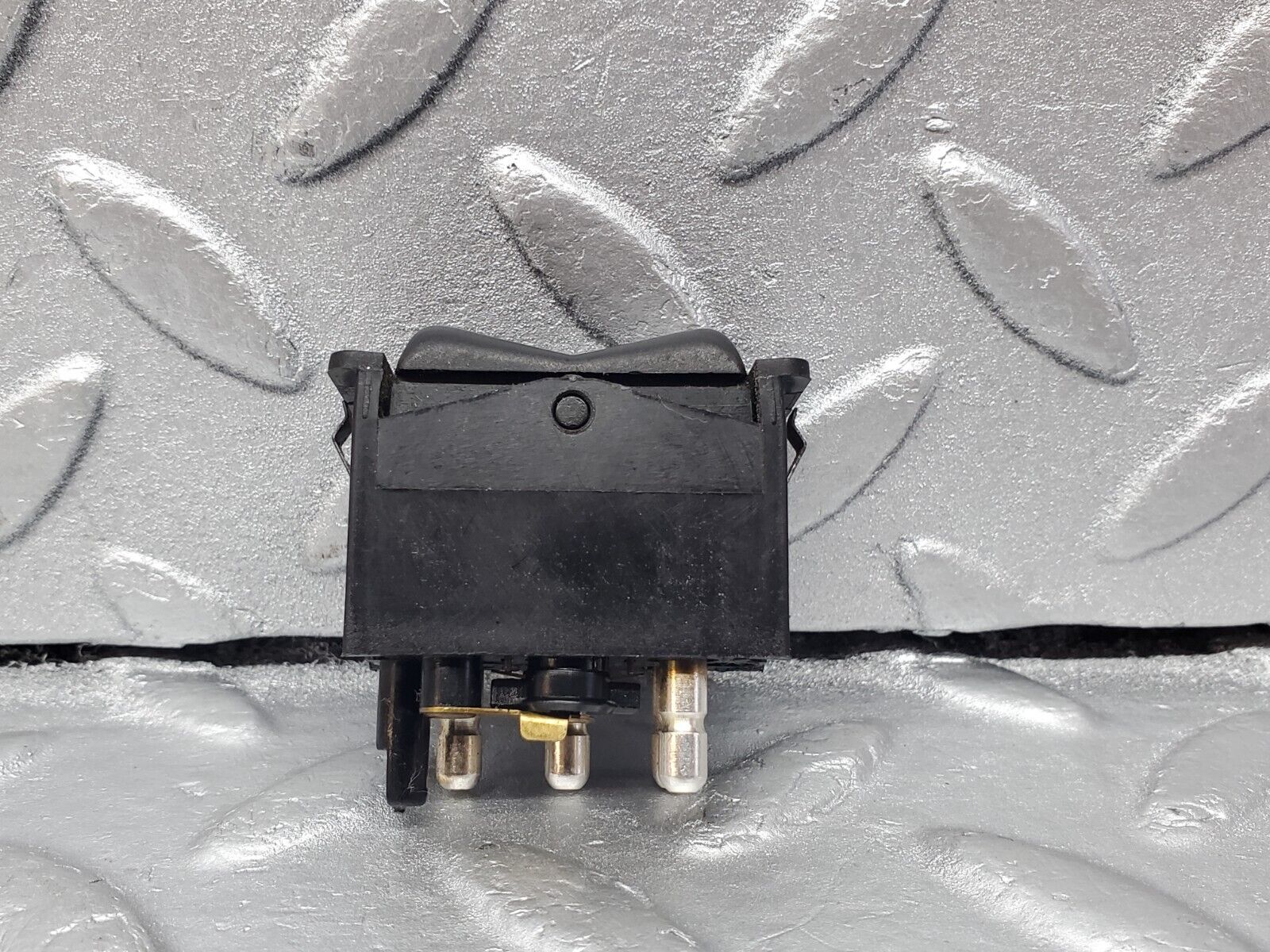 45656 Mercedes-Benz W126 420SE Rear Windscreen Defroster Switch 0008206110