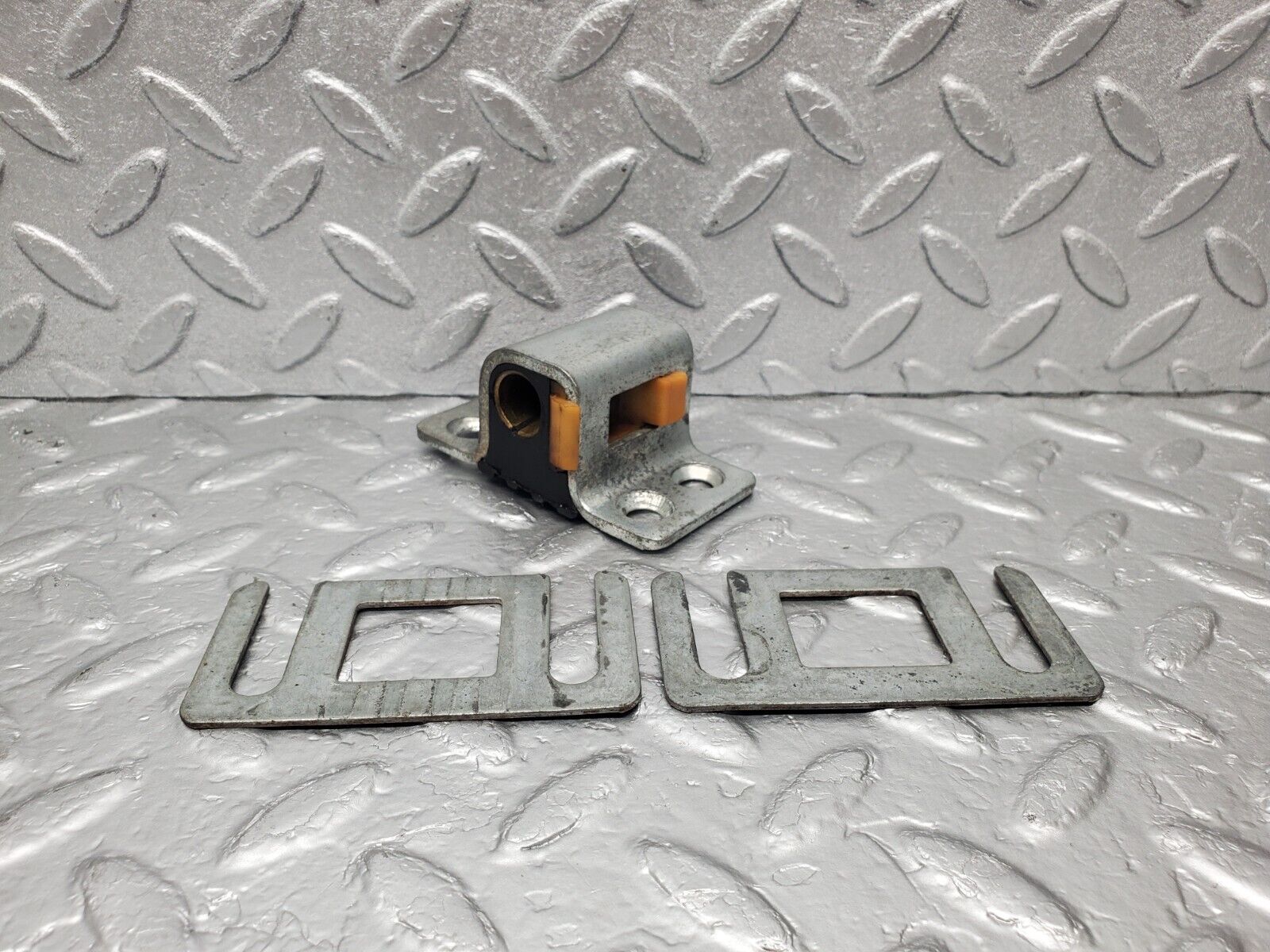 46475 Mercedes-Benz C123 280CE Coupe Right Door Lock Latch