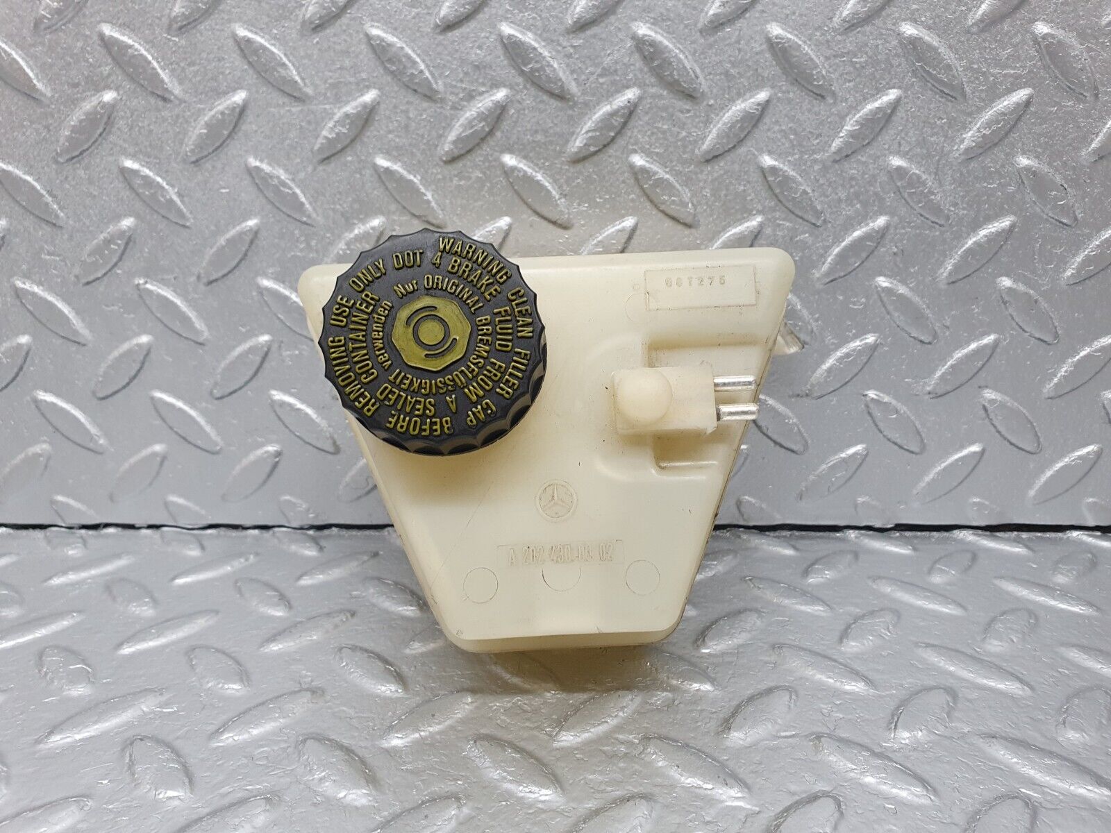 41823 Mercedes-Benz W202 C200 Brake Fluid Reservoir Tank 2024300302